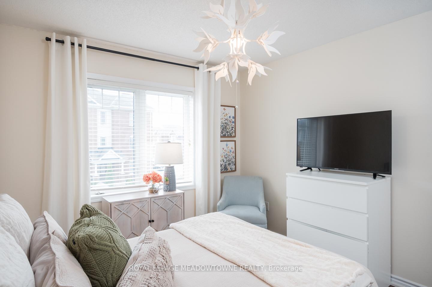 Photo 24 of 335 Gooding Crescent, Milton, Ford — HOMEH