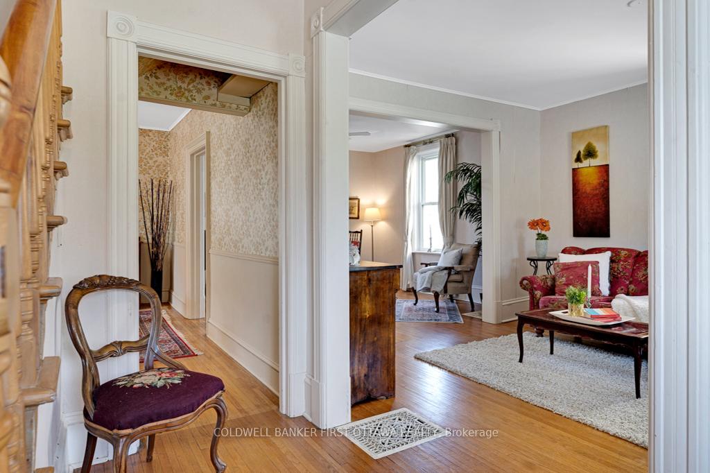 Photo 5 of 32 Drummond Street E, Perth — HOMEH