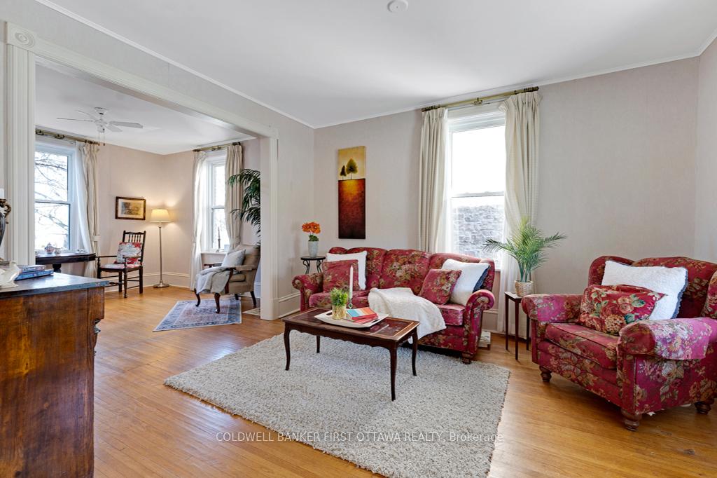 Photo 6 of 32 Drummond Street E, Perth — HOMEH