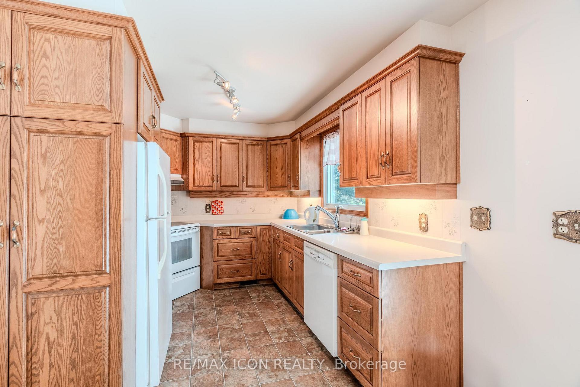 Photo 13 of 275 Mckenzie Street E, North Perth, Listowel — HOMEH