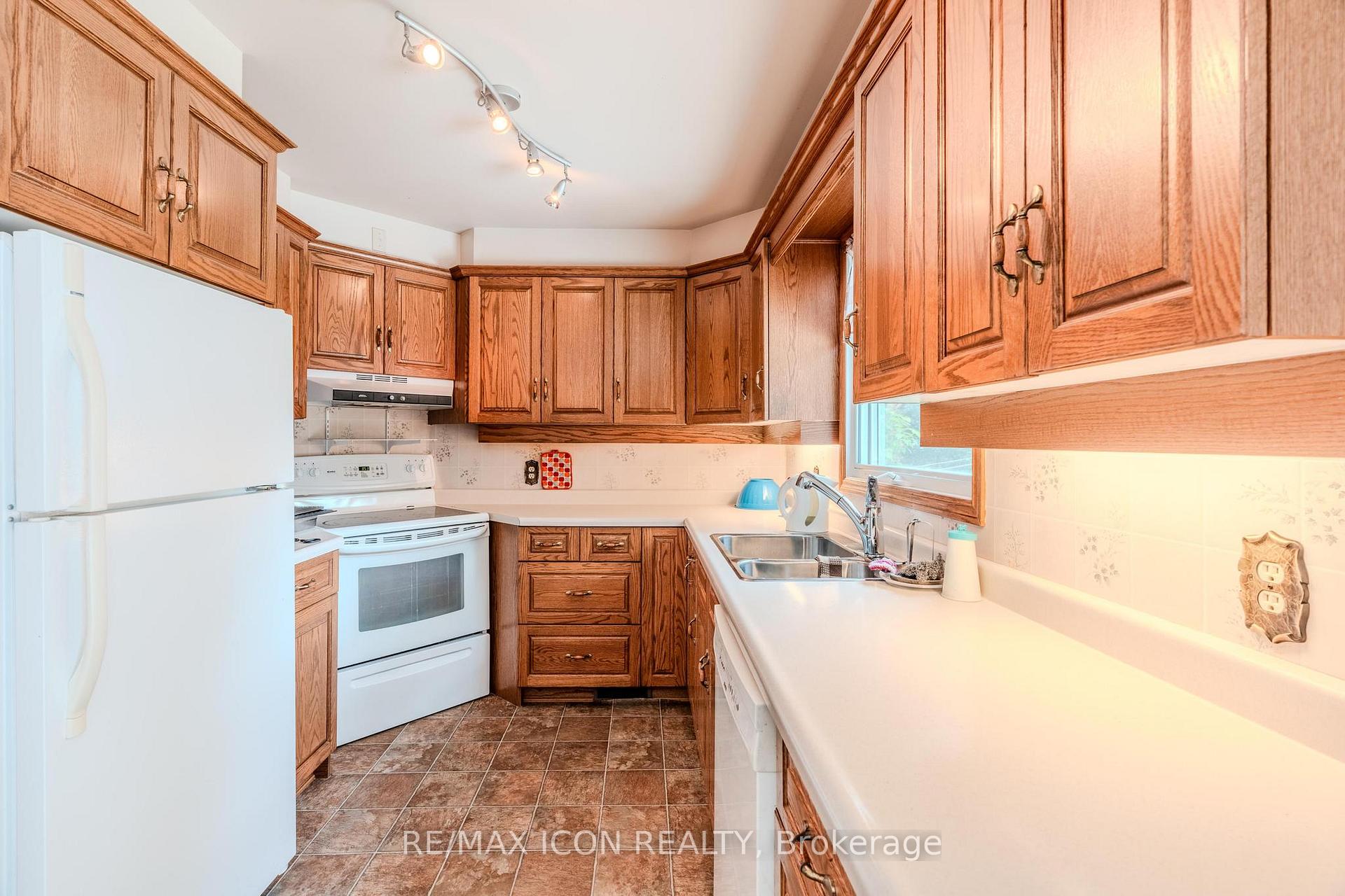 Photo 14 of 275 Mckenzie Street E, North Perth, Listowel — HOMEH