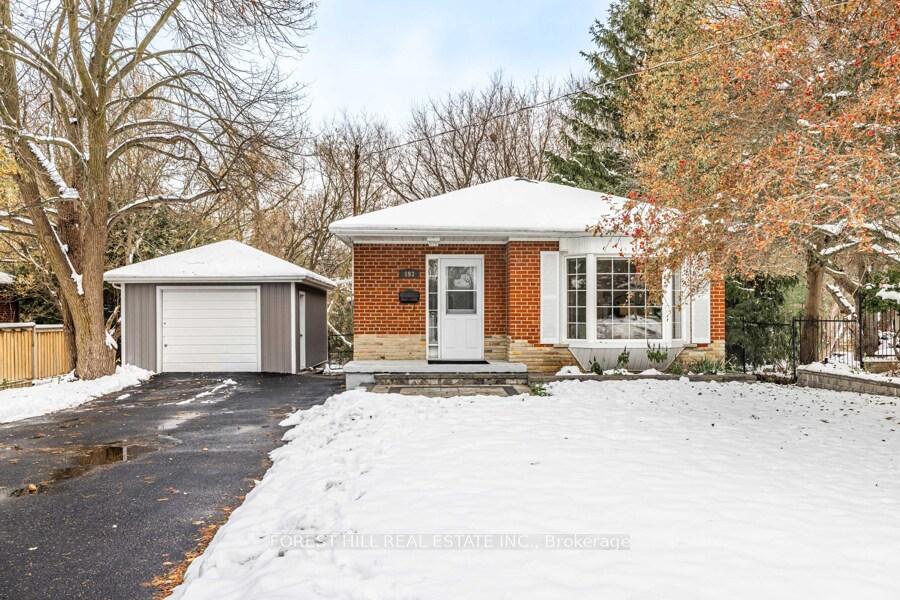 Front of 893 Srigley Street N