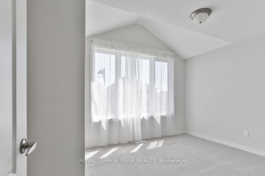 Photo 17 of 273 Argonaut Circle, Ottawa, Chapel Hill South - Orleans Village — HOMEH