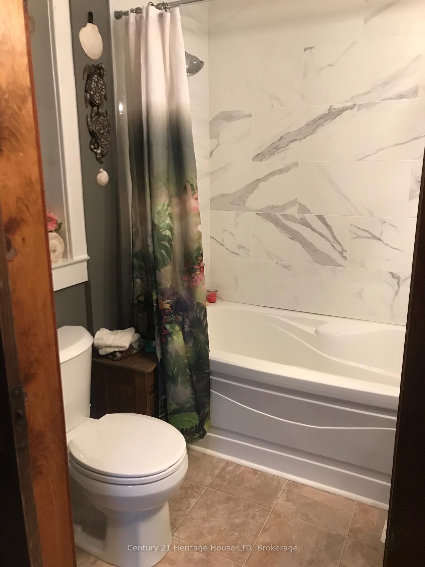 Photo 12 of 272 Canboro Road, Pelham, Fonthill — HOMEH