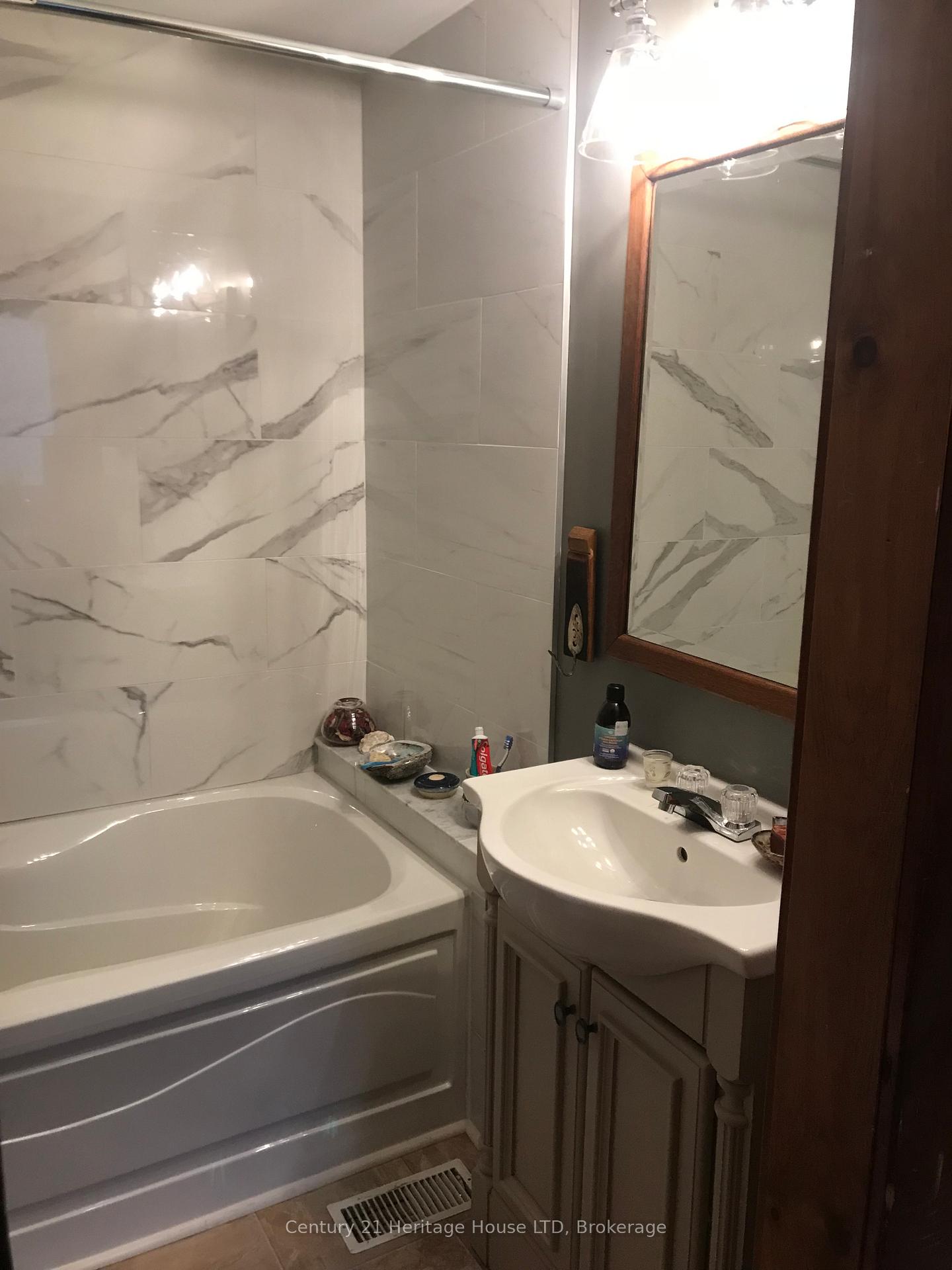 Photo 13 of 272 Canboro Road, Pelham, Fonthill — HOMEH