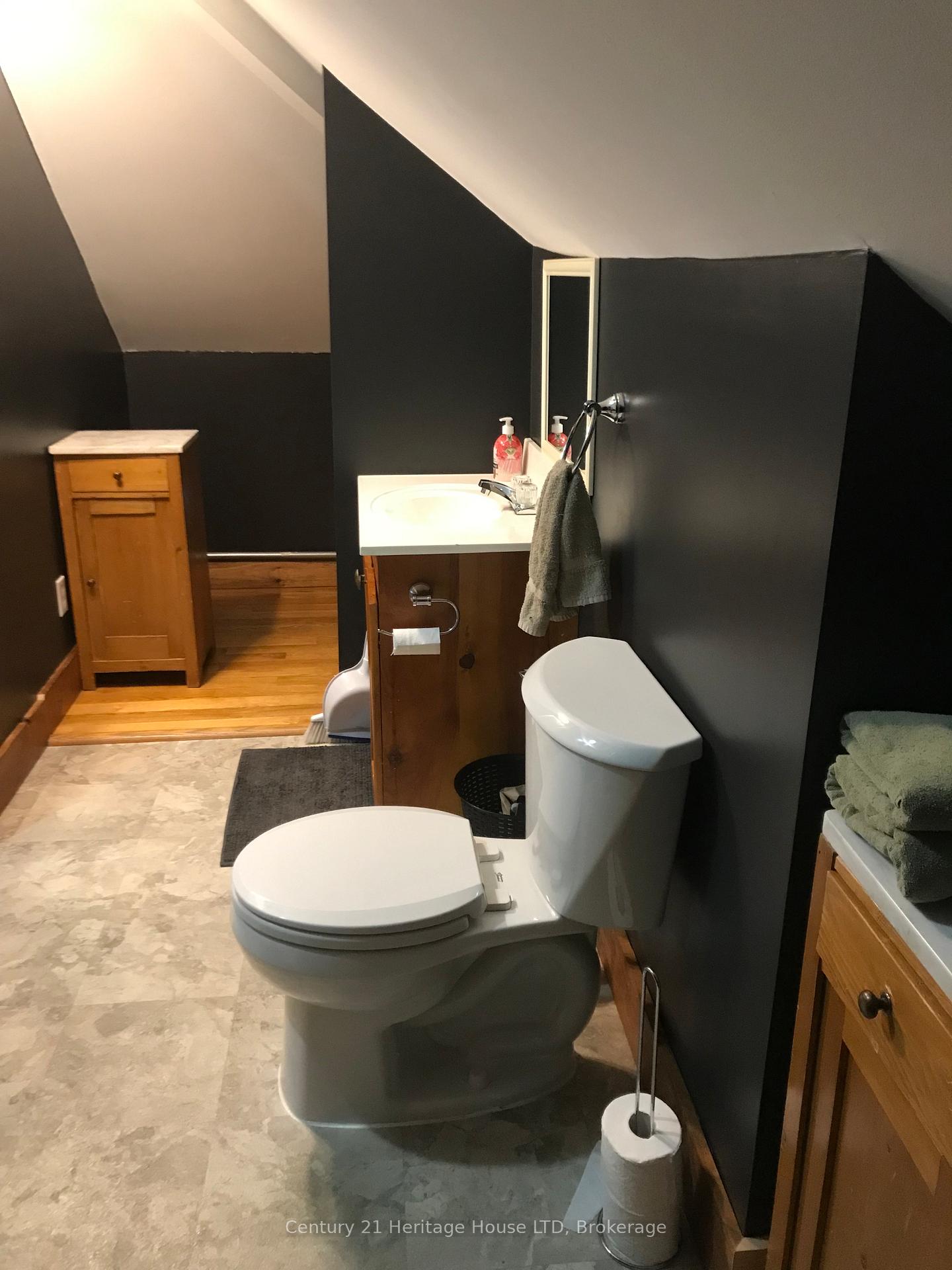 Photo 26 of 272 Canboro Road, Pelham, Fonthill — HOMEH