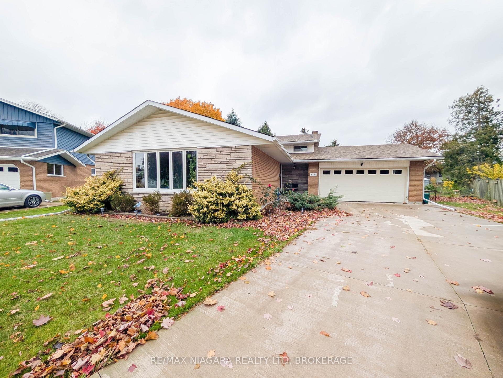 Front of 4171 Fernwood Crescent