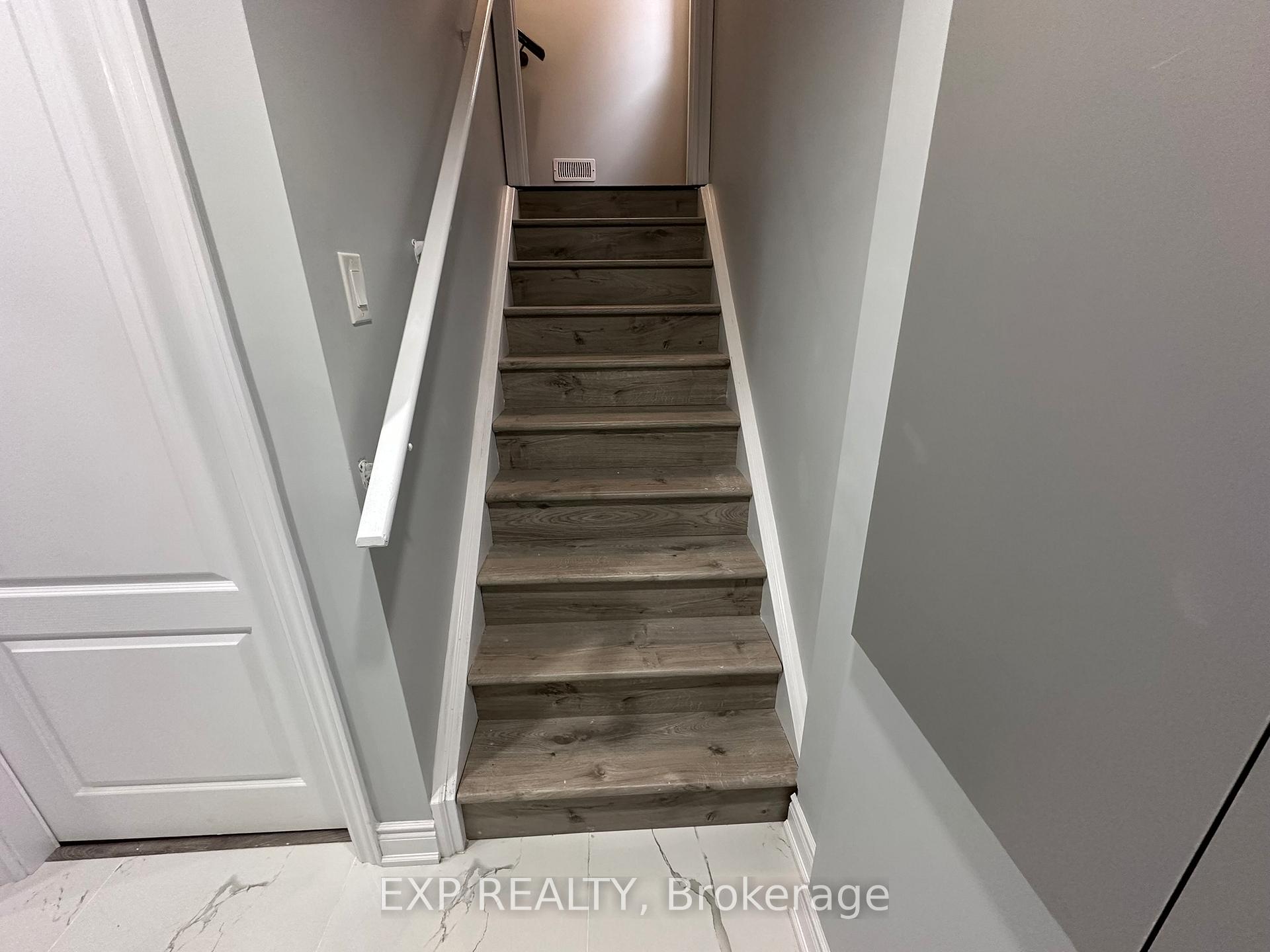 Photo 2 of 31 Lorne Thomas Place, New Tecumseth, Rural New Tecumseth — HOMEH