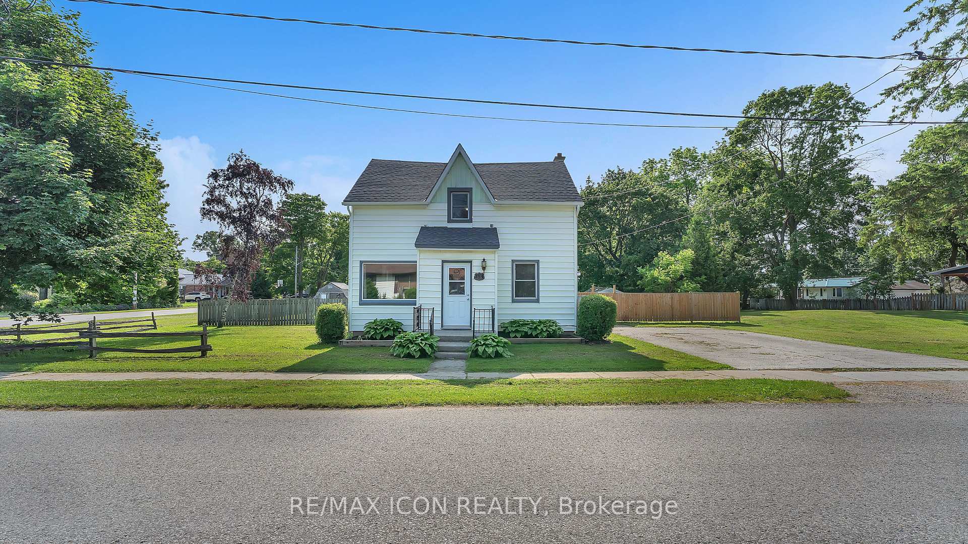 Photo 1 of 184 Catherine Street, North Middlesex, Parkhill — HOMEH