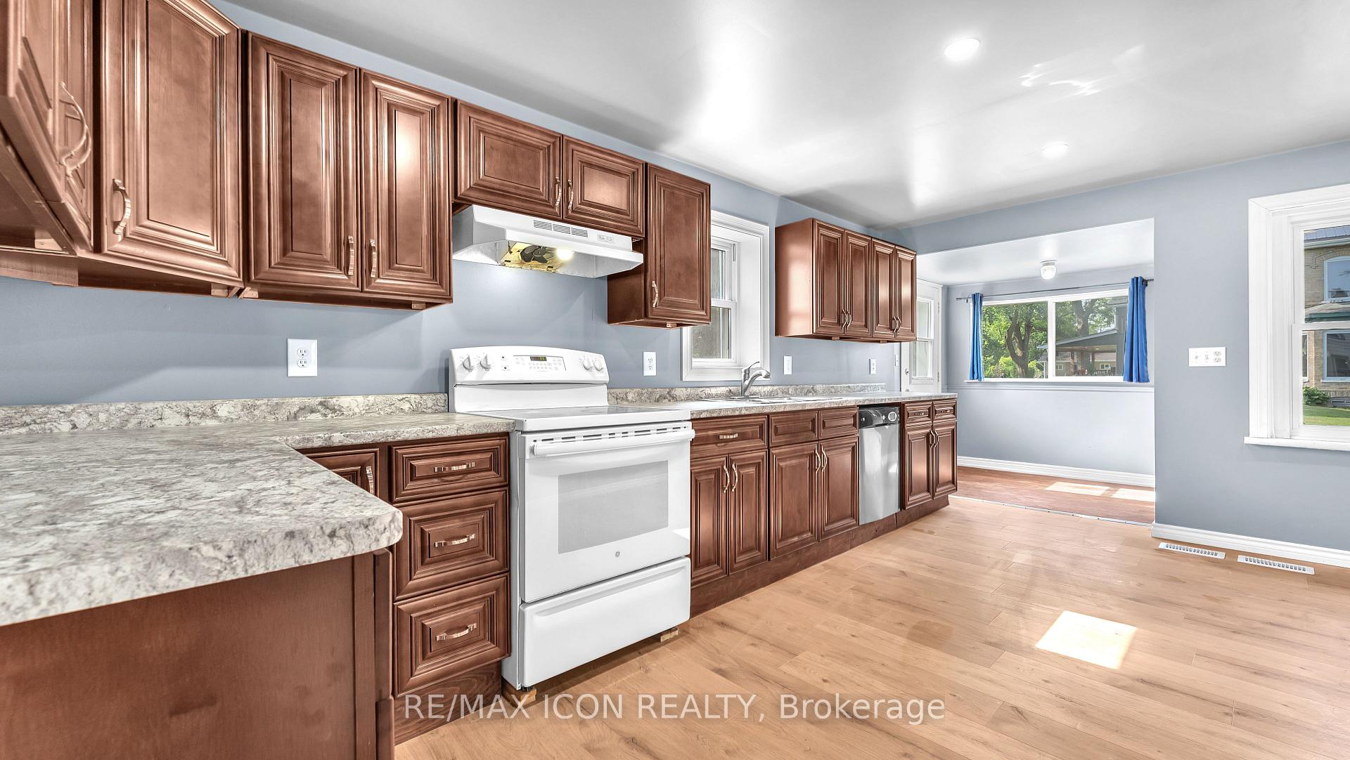 Photo 4 of 184 Catherine Street, North Middlesex, Parkhill — HOMEH