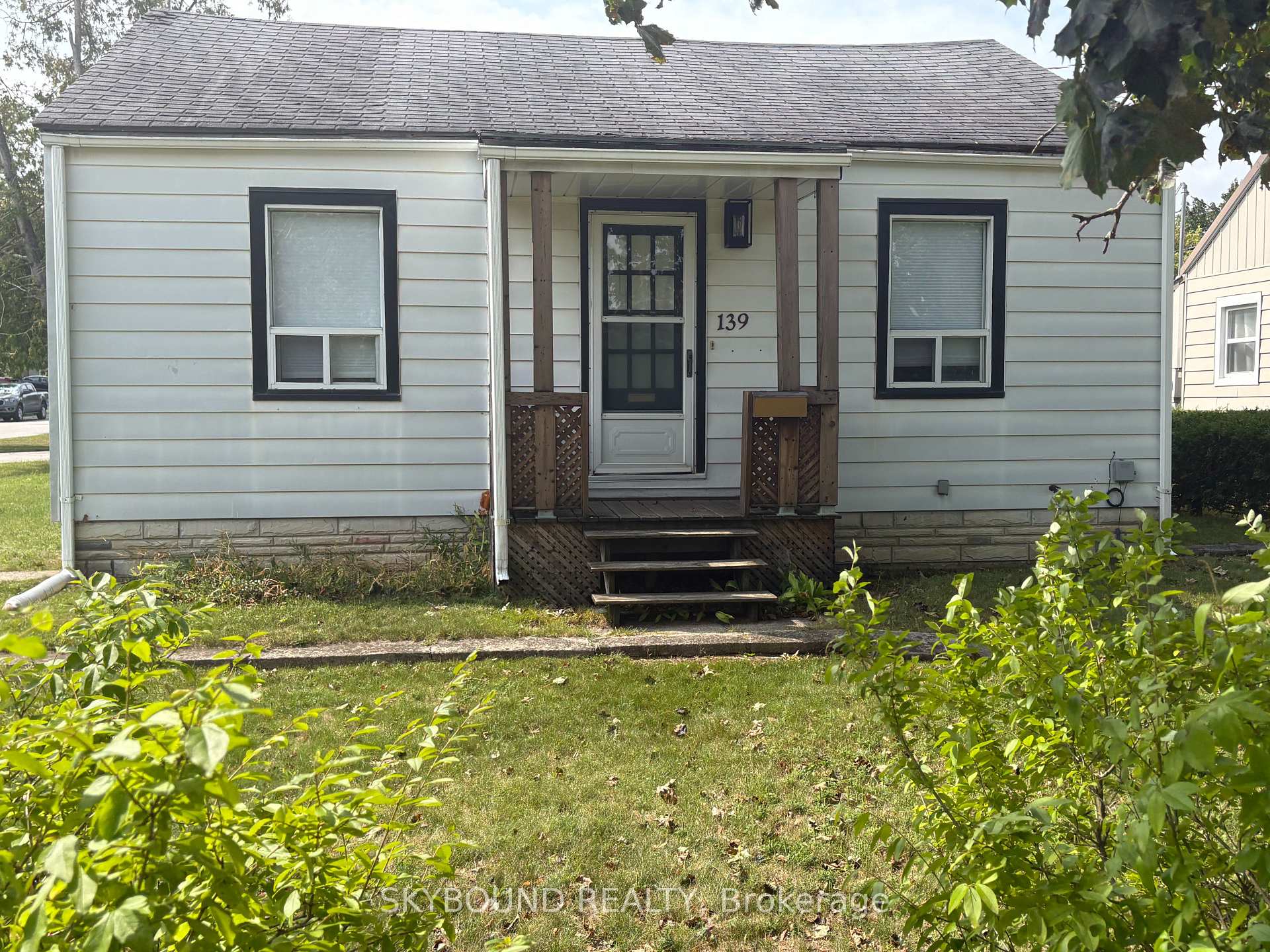 Front of 139 Memorial Avenue