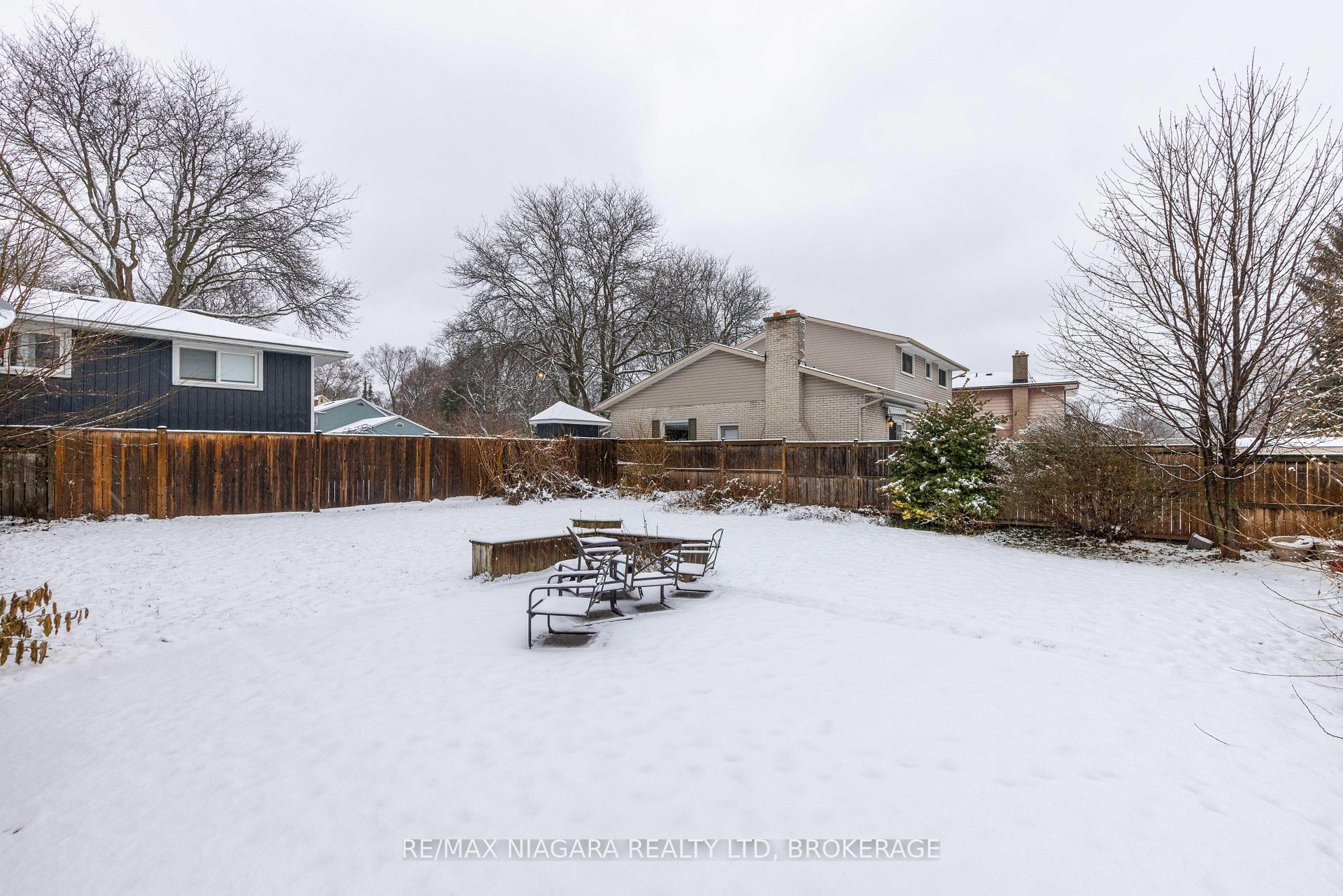Photo 2 of 6871 Corwin Crescent, Niagara Falls, Dorchester — HOMEH