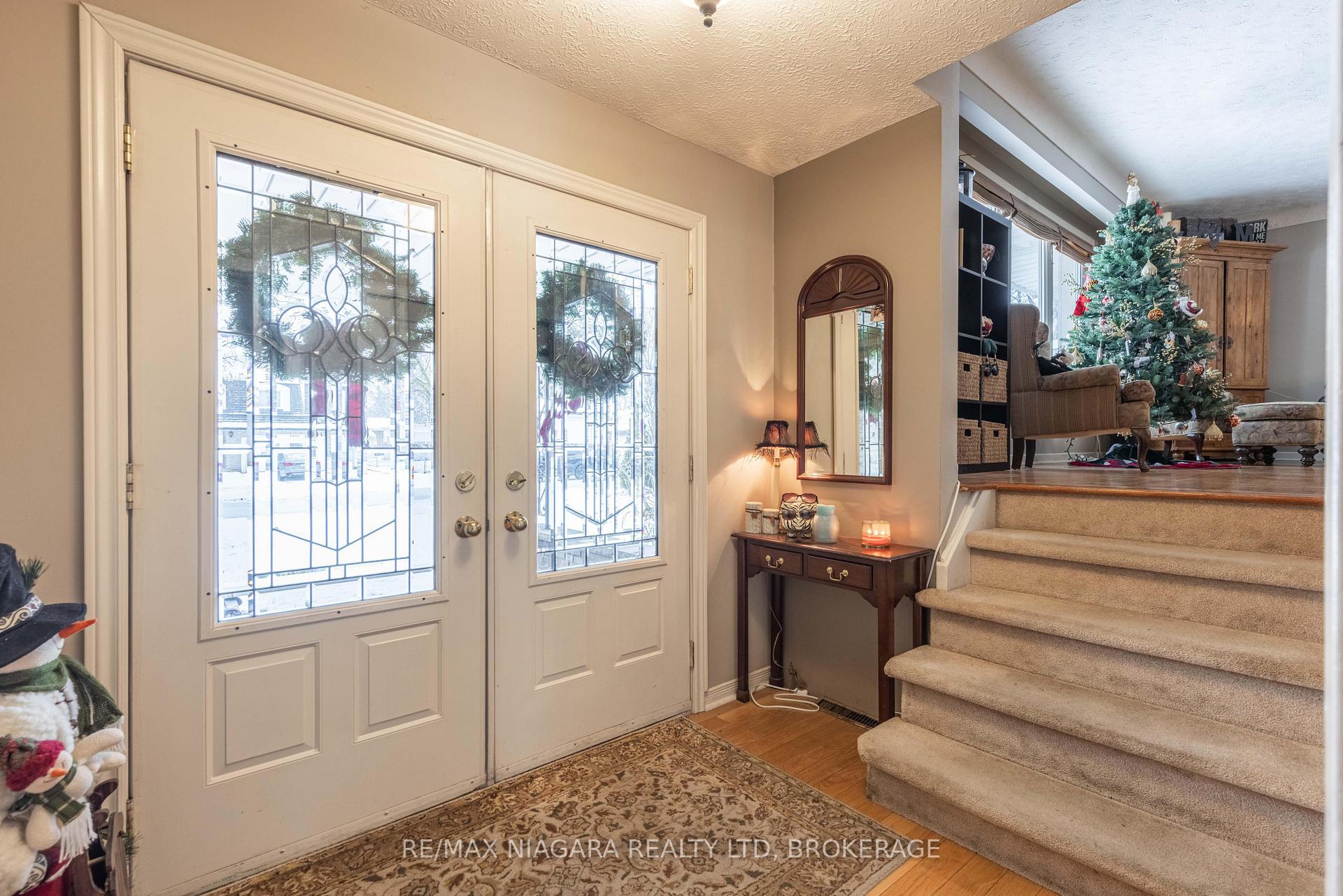 Photo 3 of 6871 Corwin Crescent, Niagara Falls, Dorchester — HOMEH
