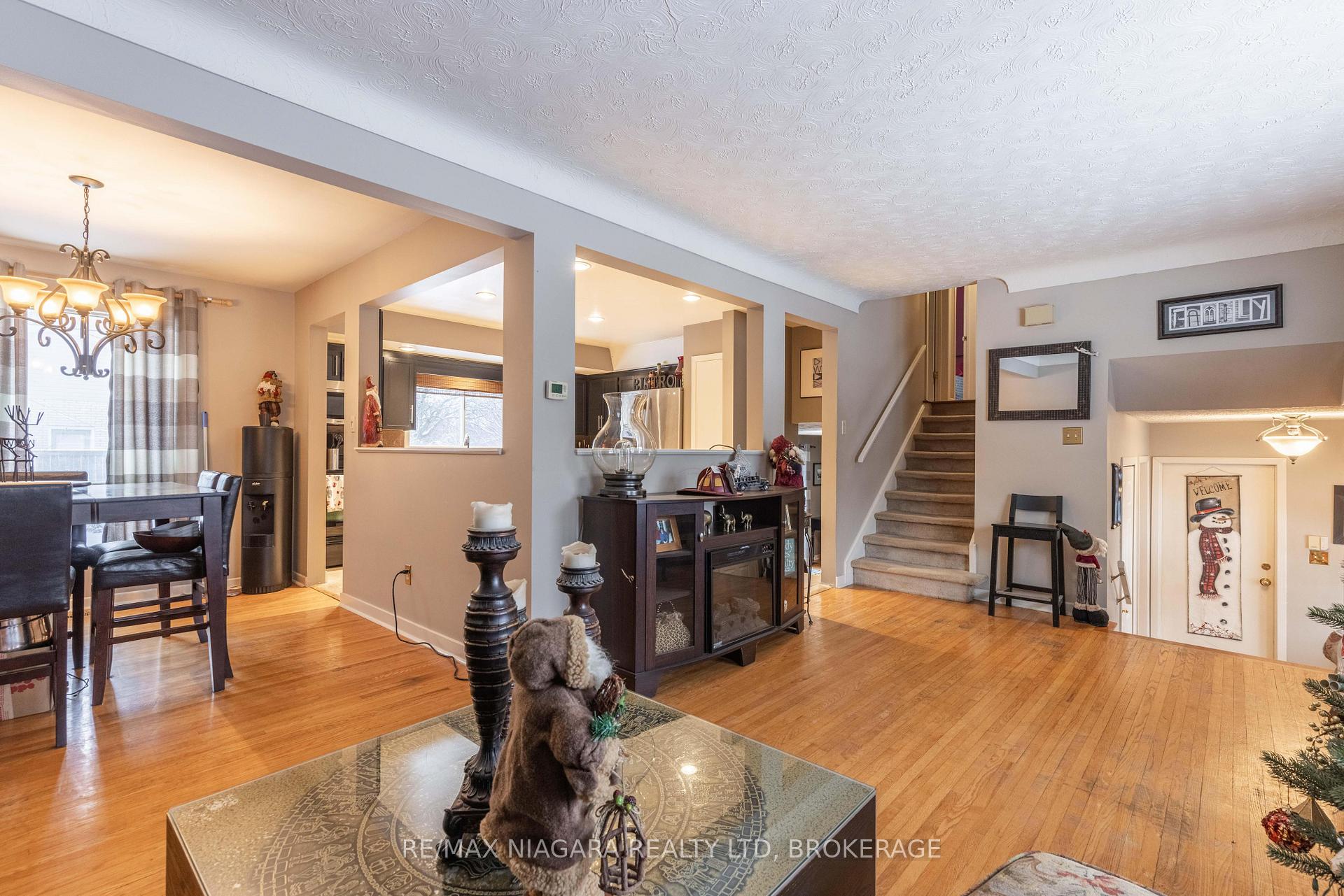 Photo 6 of 6871 Corwin Crescent, Niagara Falls, Dorchester — HOMEH