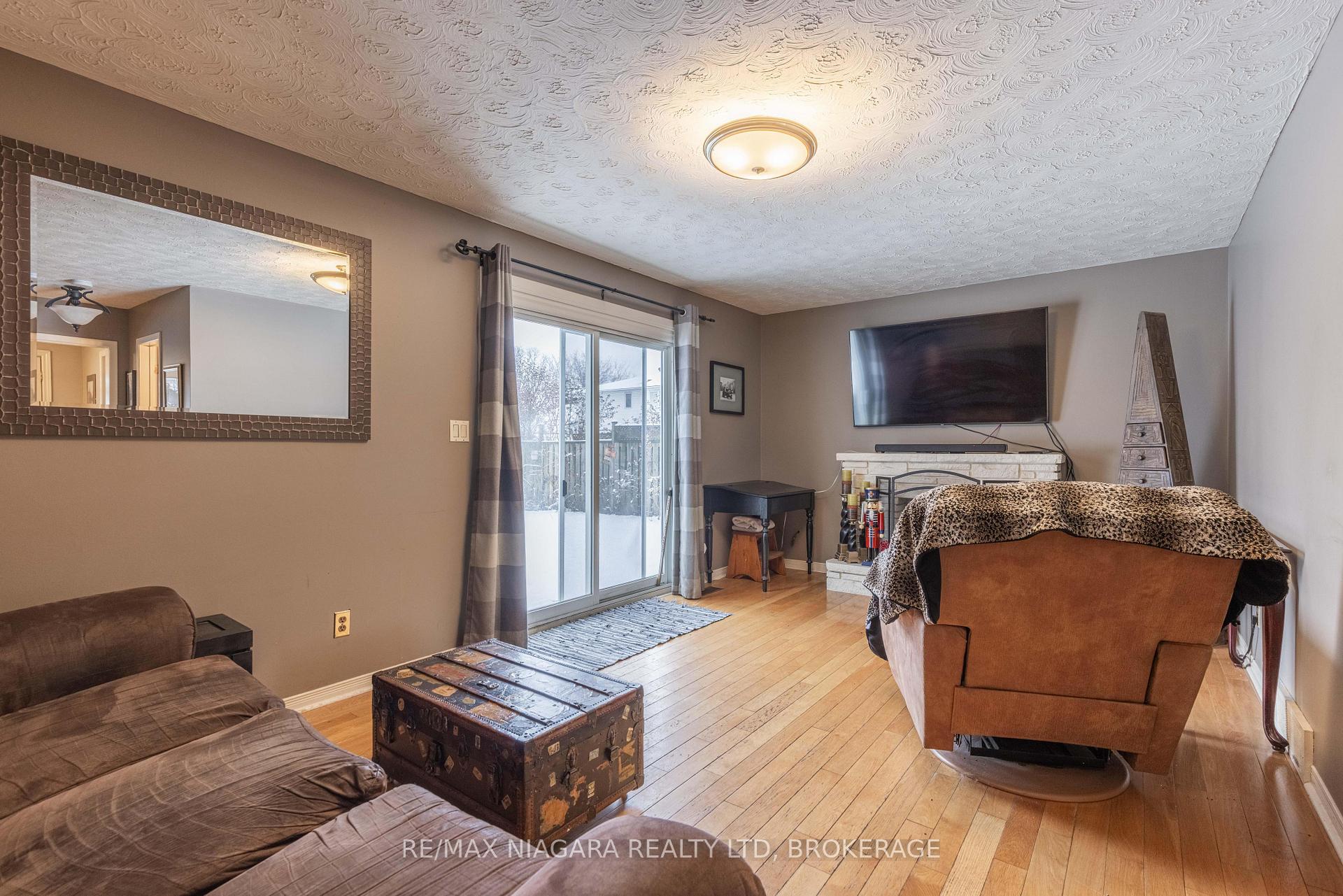 Photo 10 of 6871 Corwin Crescent, Niagara Falls, Dorchester — HOMEH
