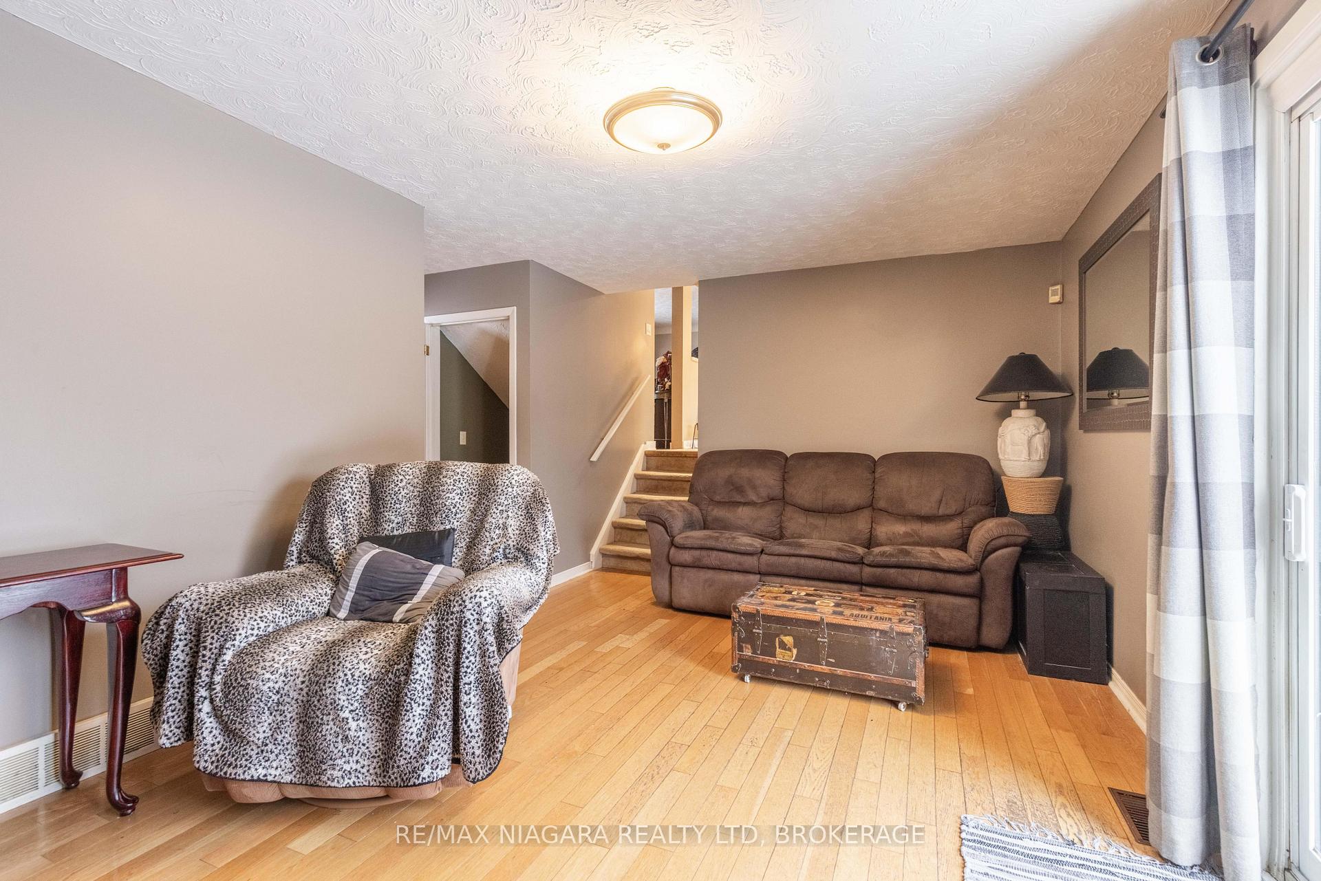 Photo 11 of 6871 Corwin Crescent, Niagara Falls, Dorchester — HOMEH