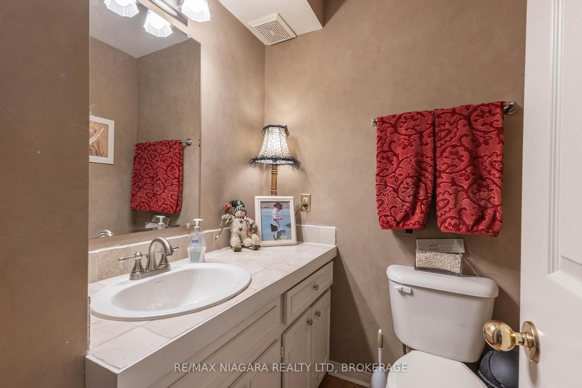 Photo 12 of 6871 Corwin Crescent, Niagara Falls, Dorchester — HOMEH