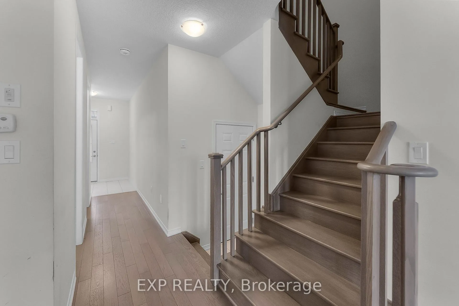 Photo 2 of Unit 15, 8273 Tulip Tree Drive, Niagara Falls, Brown — HOMEH