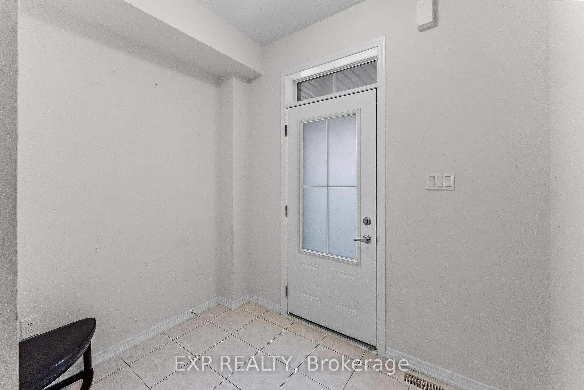 Photo 3 of Unit 15, 8273 Tulip Tree Drive, Niagara Falls, Brown — HOMEH