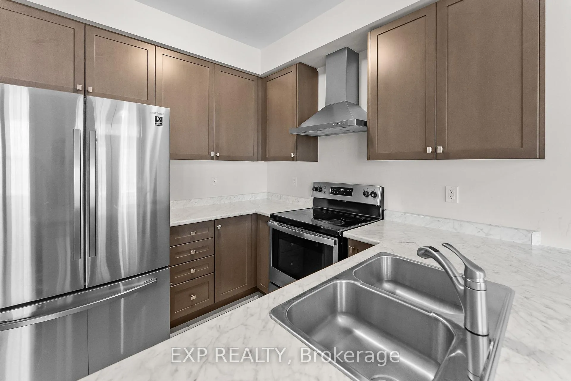Photo 6 of Unit 15, 8273 Tulip Tree Drive, Niagara Falls, Brown — HOMEH