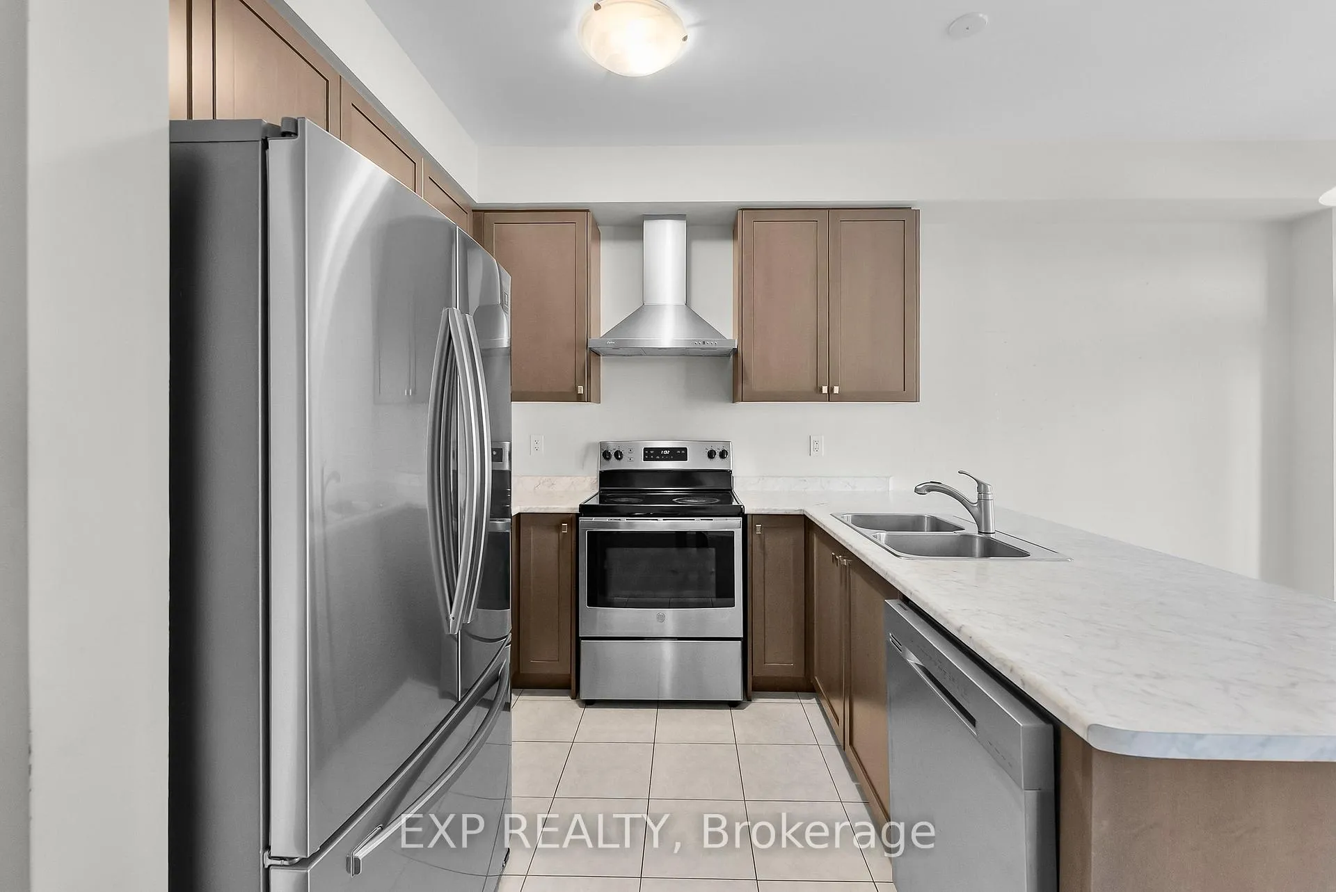 Photo 7 of Unit 15, 8273 Tulip Tree Drive, Niagara Falls, Brown — HOMEH