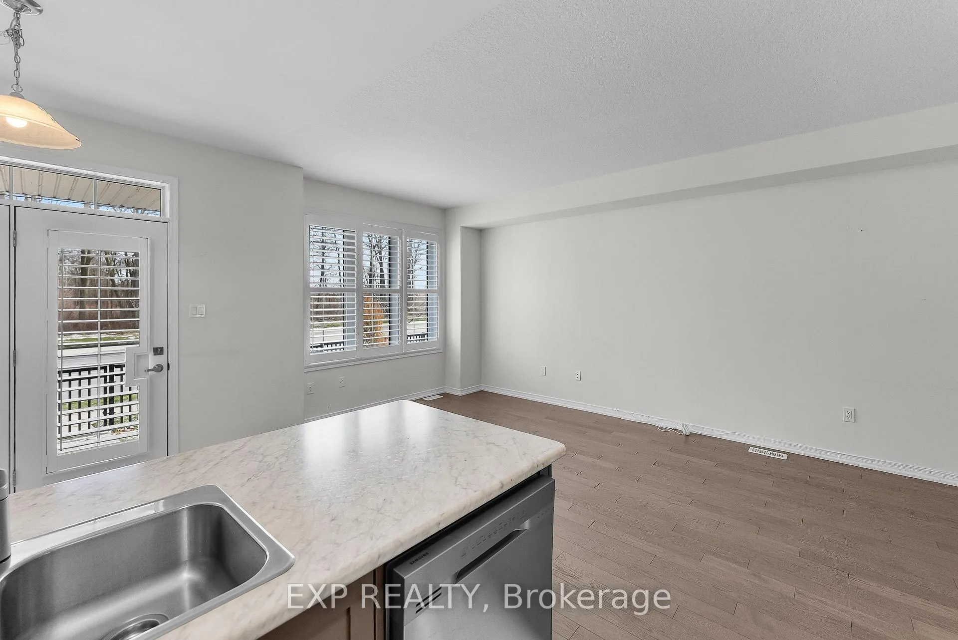 Photo 8 of Unit 15, 8273 Tulip Tree Drive, Niagara Falls, Brown — HOMEH