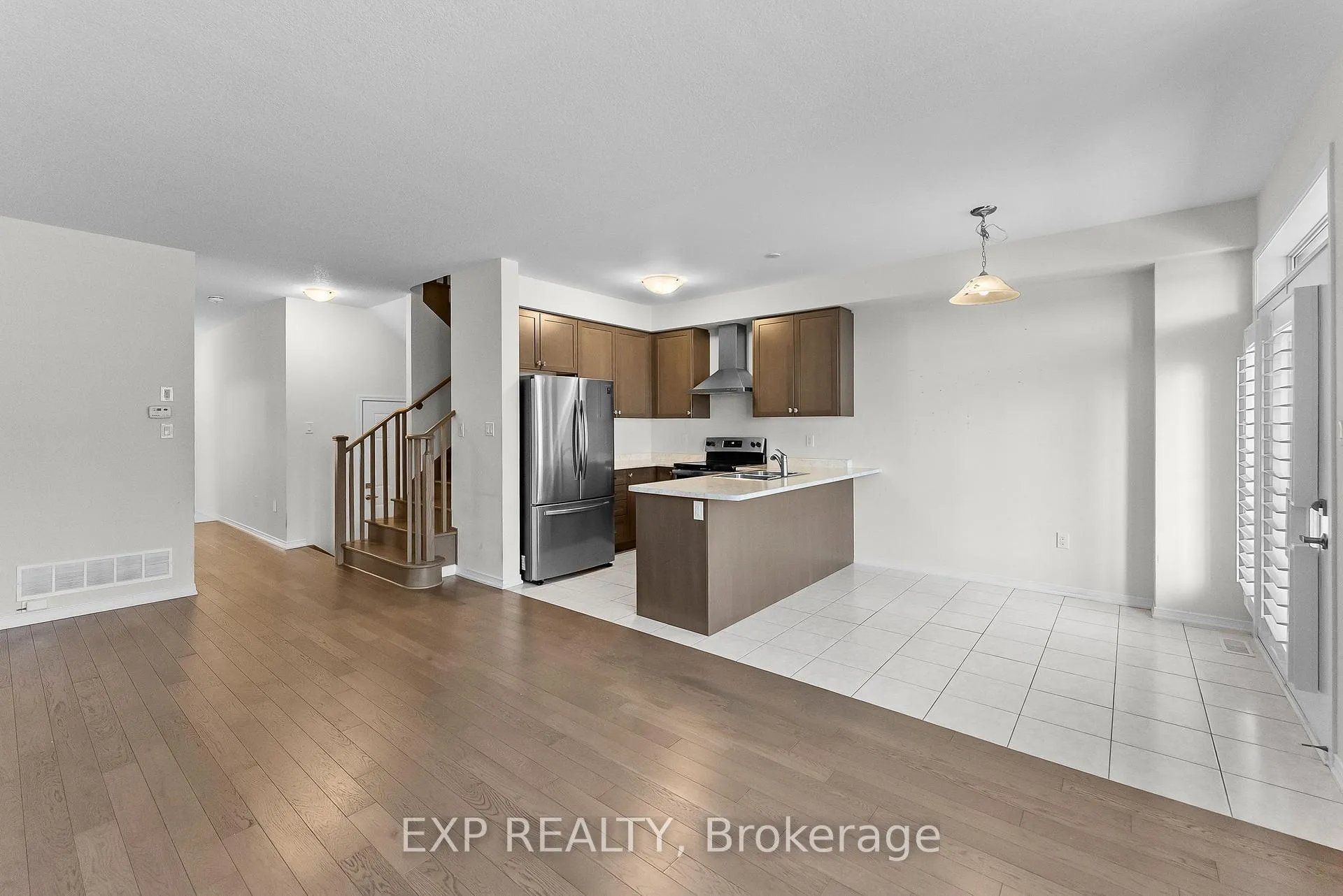 Photo 10 of Unit 15, 8273 Tulip Tree Drive, Niagara Falls, Brown — HOMEH