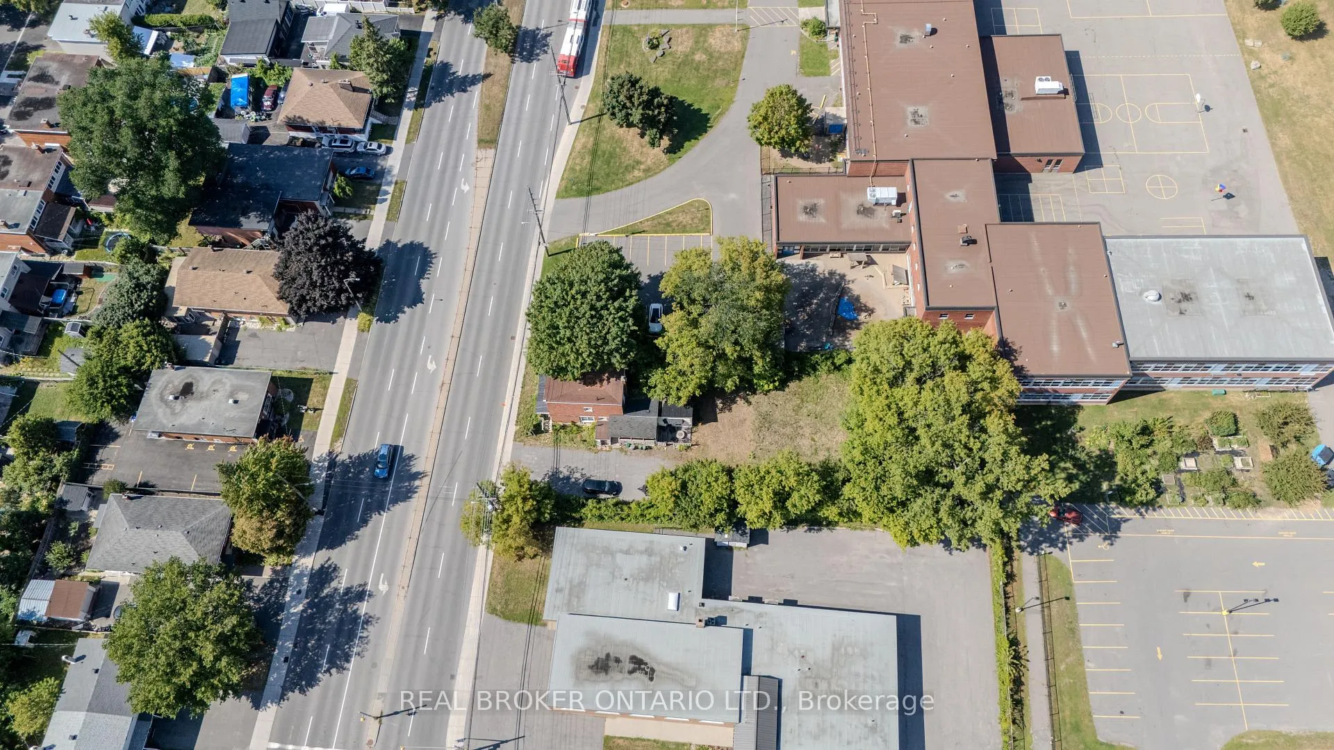 Photo 3 of 713 St Laurent Boulevard, Ottawa, Castle Heights/Rideau High — HOMEH