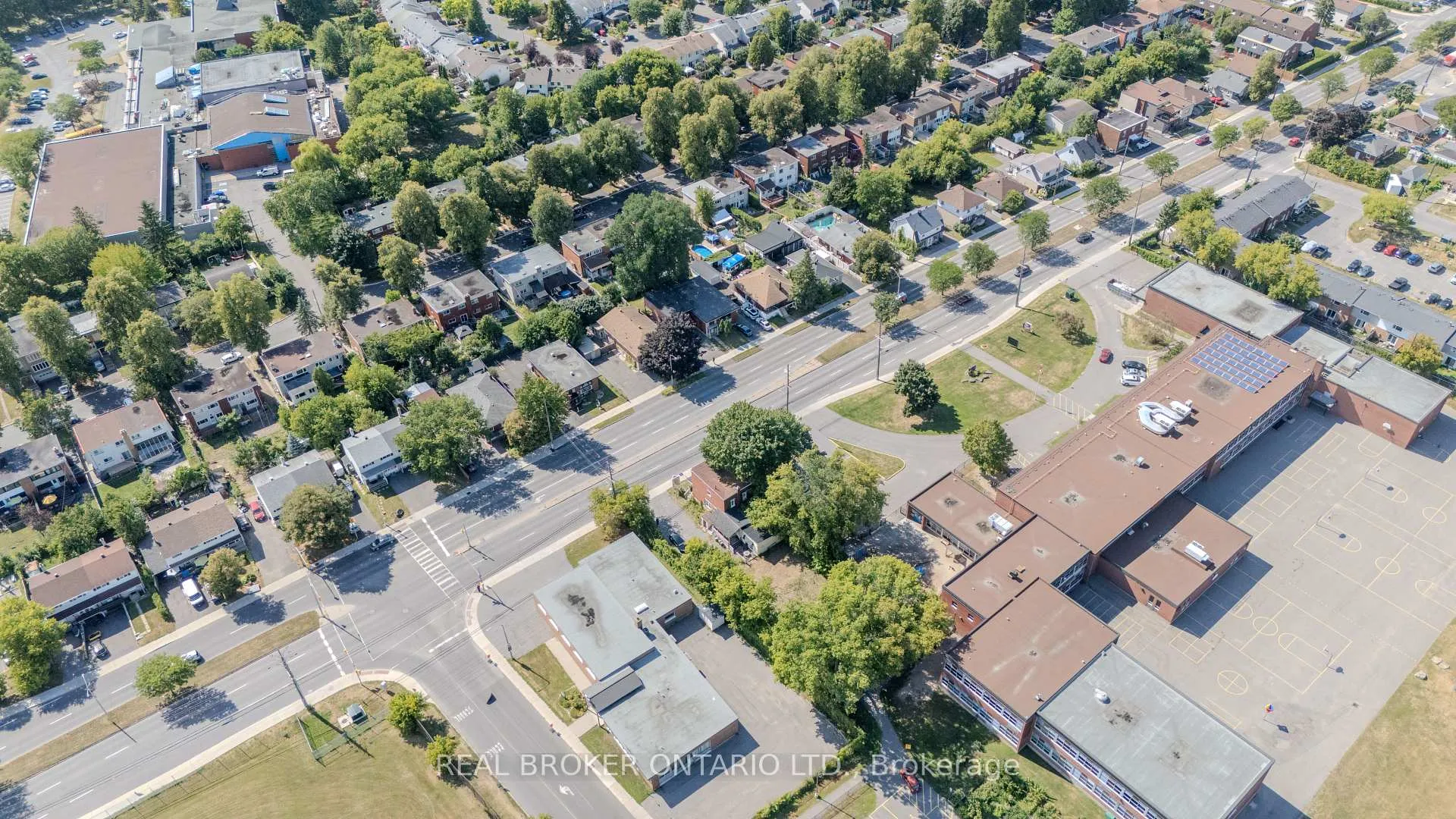 Photo 4 of 713 St Laurent Boulevard, Ottawa, Castle Heights/Rideau High — HOMEH
