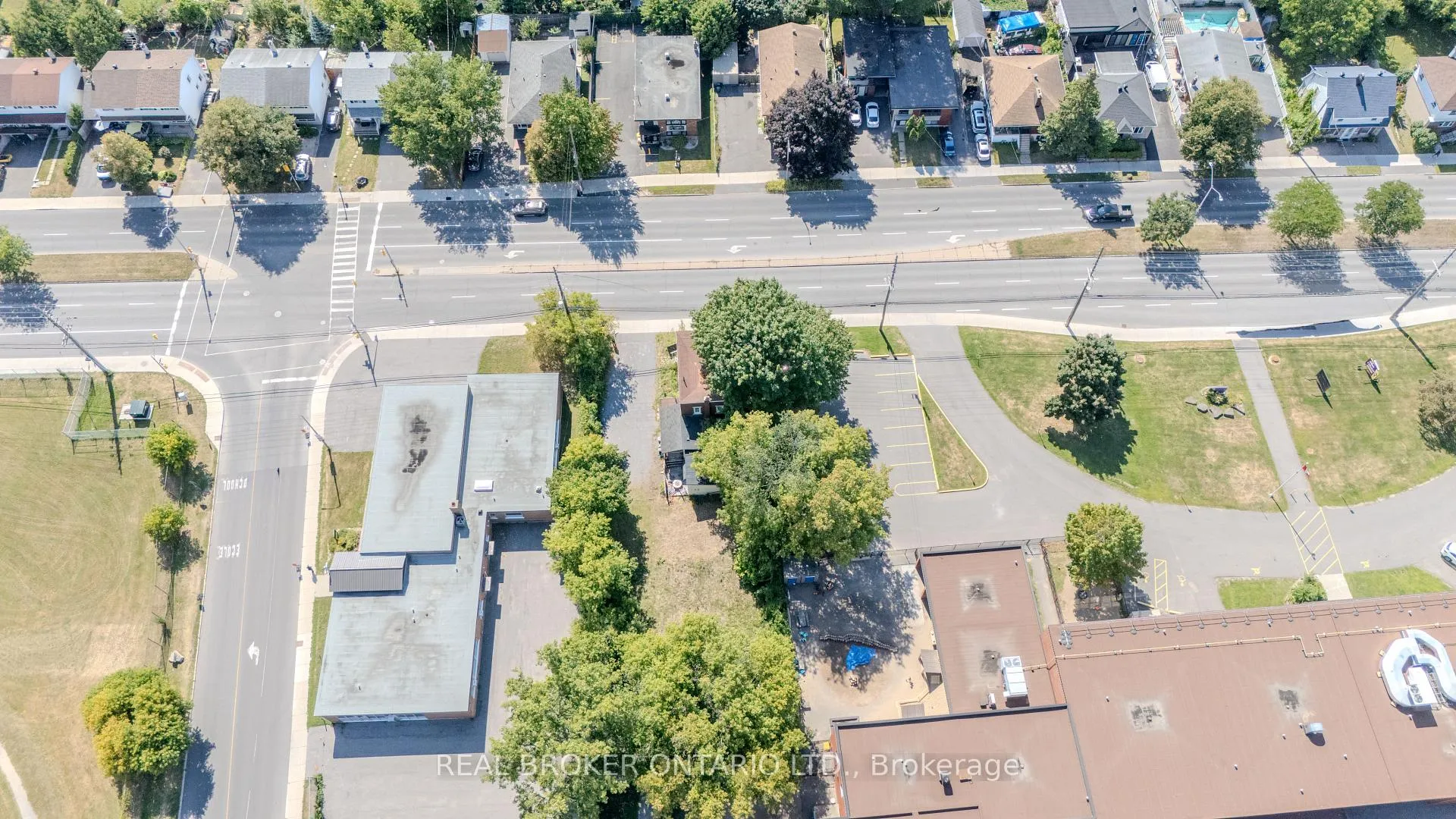 Photo 5 of 713 St Laurent Boulevard, Ottawa, Castle Heights/Rideau High — HOMEH