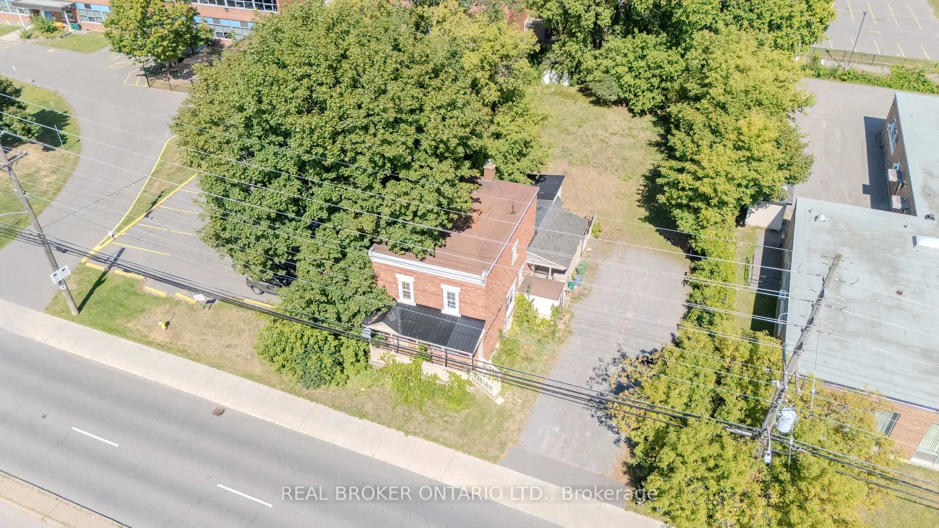 Photo 6 of 713 St Laurent Boulevard, Ottawa, Castle Heights/Rideau High — HOMEH