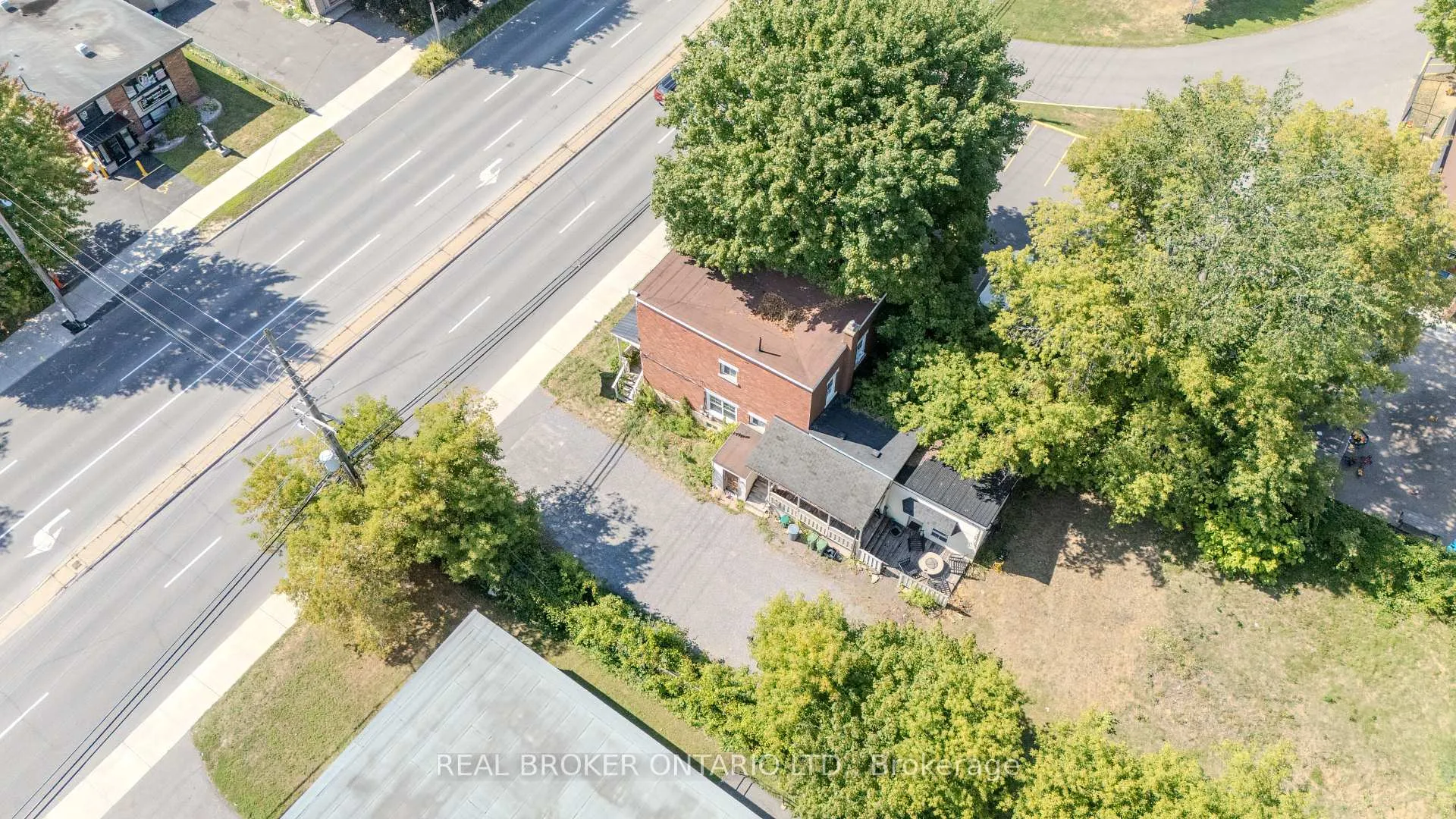 Photo 8 of 713 St Laurent Boulevard, Ottawa, Castle Heights/Rideau High — HOMEH