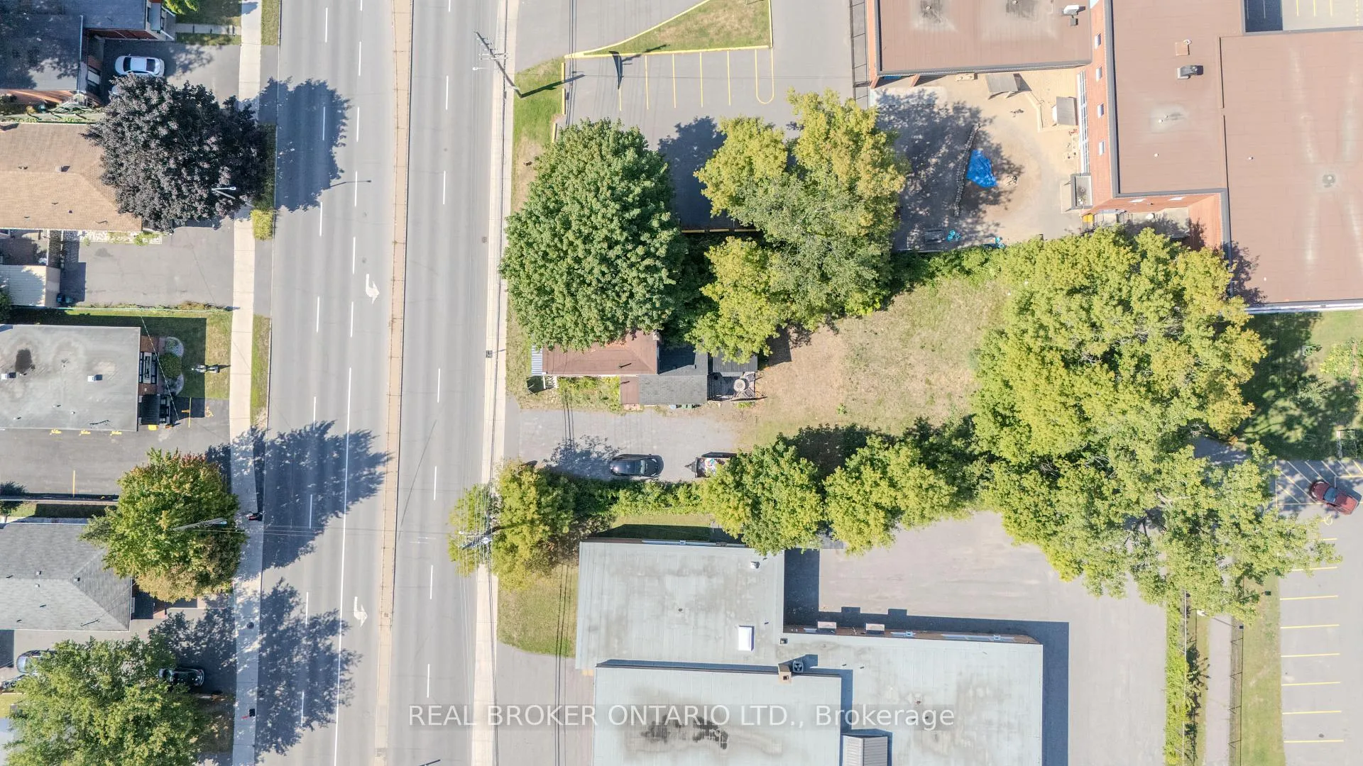 Photo 12 of 713 St Laurent Boulevard, Ottawa, Castle Heights/Rideau High — HOMEH