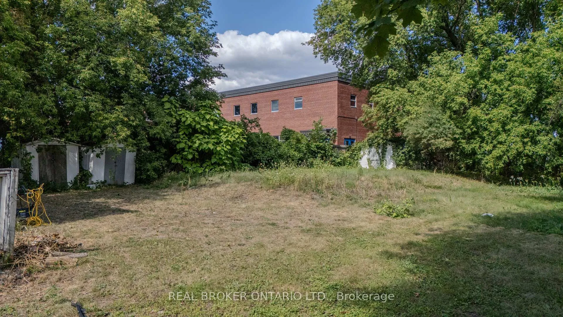 Photo 15 of 713 St Laurent Boulevard, Ottawa, Castle Heights/Rideau High — HOMEH