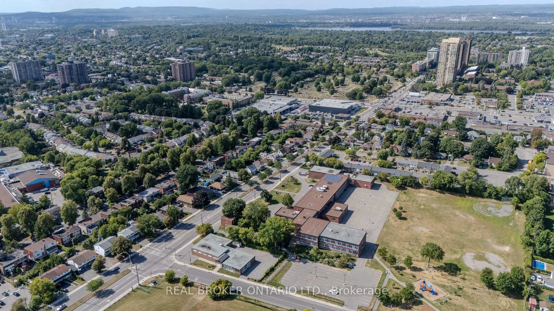 Photo 16 of 713 St Laurent Boulevard, Ottawa, Castle Heights/Rideau High — HOMEH