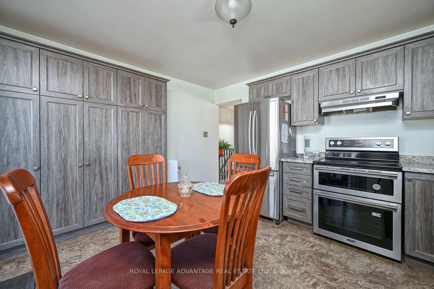 Photo 20 of 41 Treelawn Boulevard, Perth — HOMEH