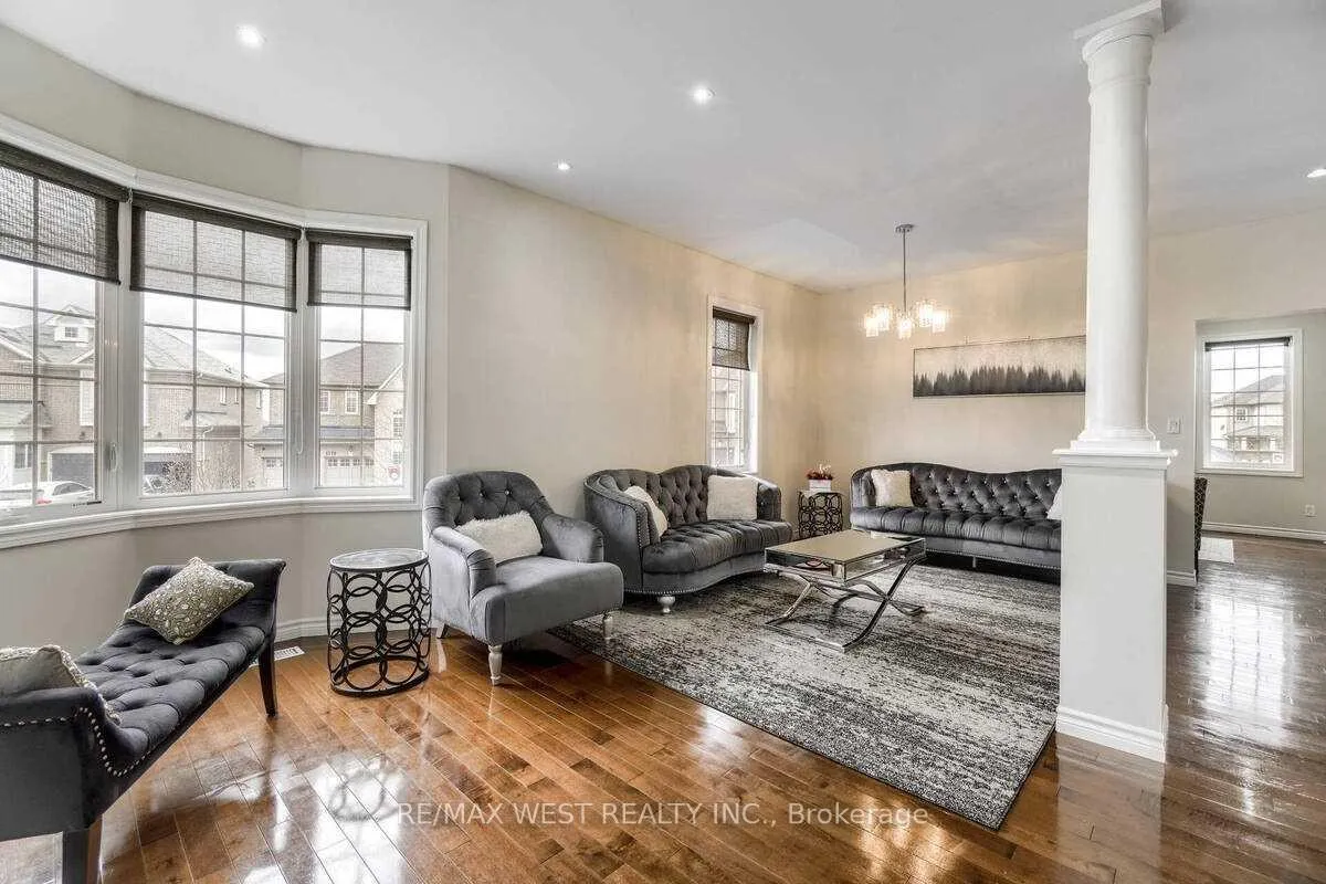 Photo 5 of 1200 Langley Circle, Oshawa, Pinecrest — HOMEH