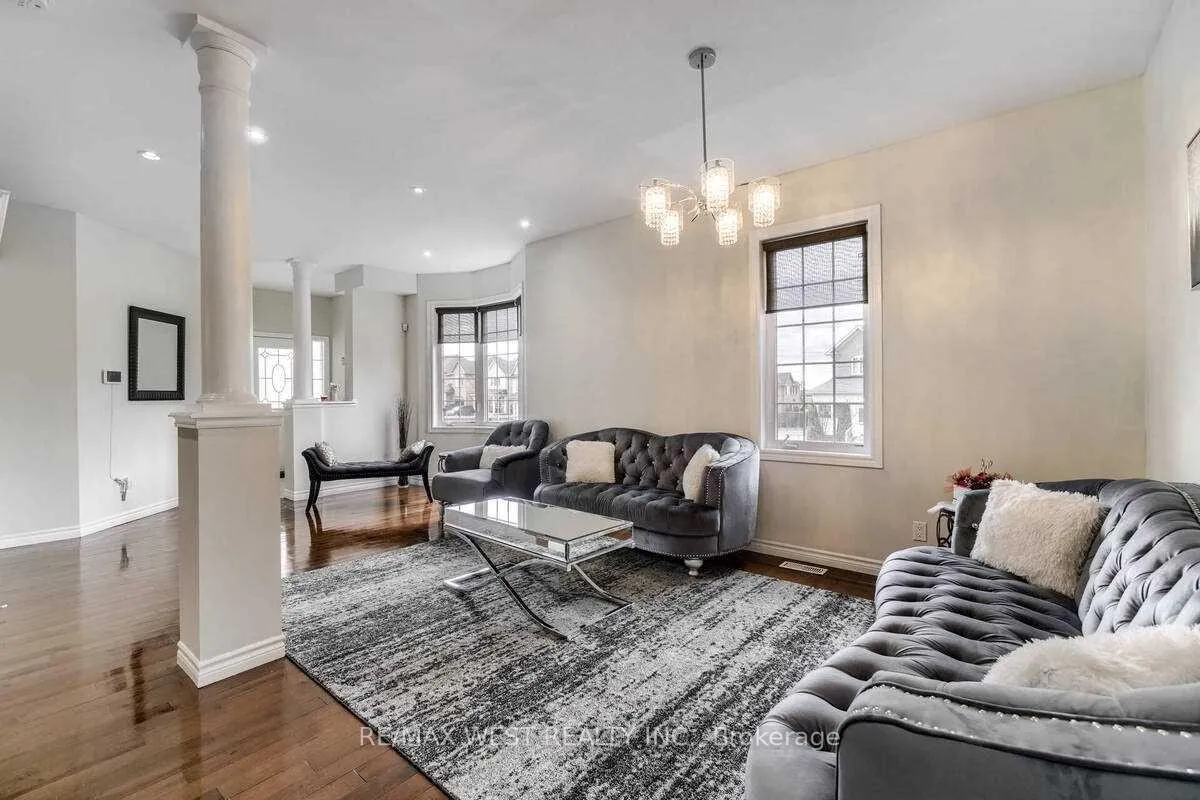 Photo 6 of 1200 Langley Circle, Oshawa, Pinecrest — HOMEH