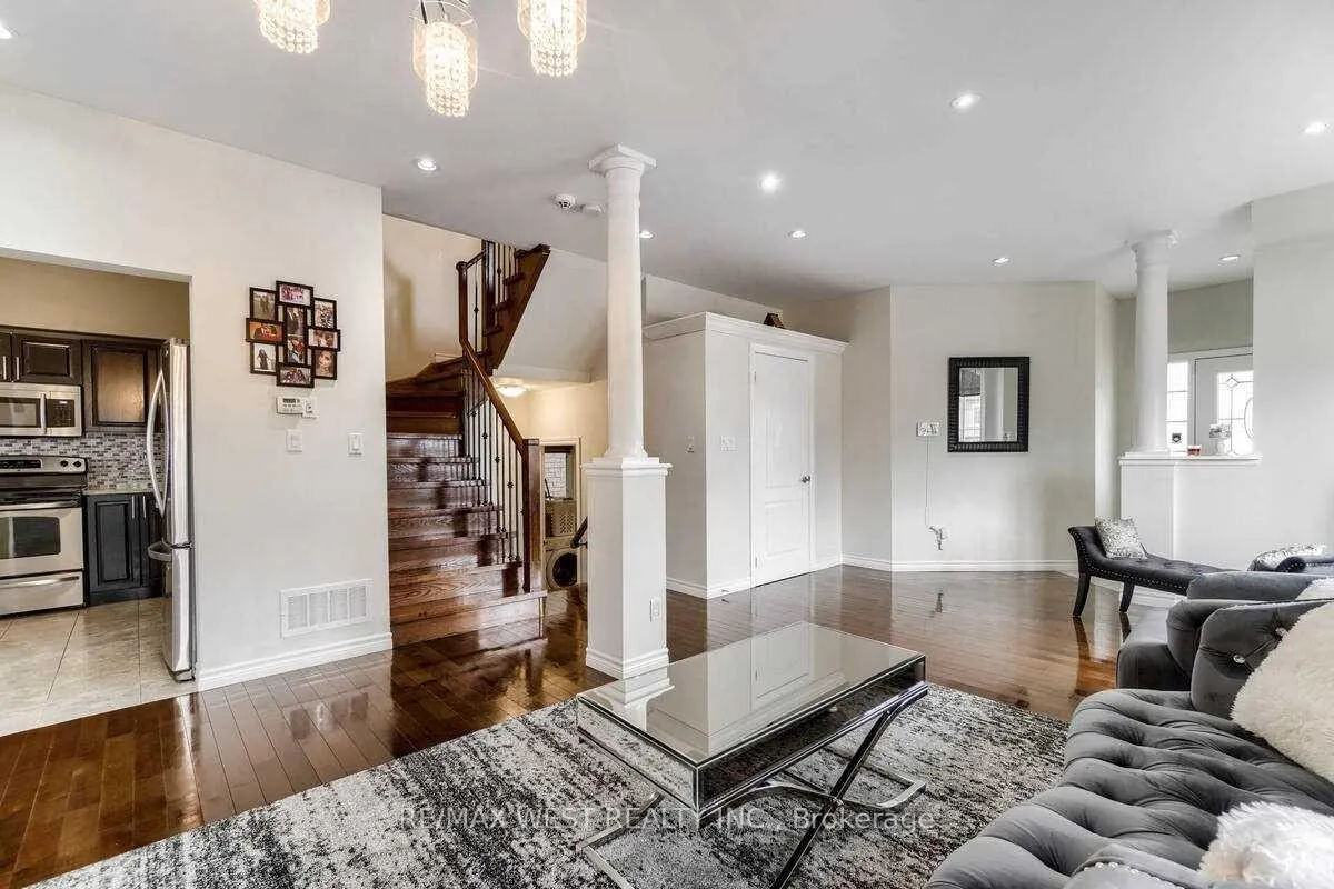 Photo 7 of 1200 Langley Circle, Oshawa, Pinecrest — HOMEH