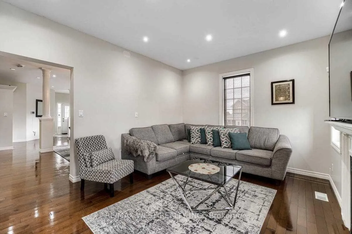 Photo 9 of 1200 Langley Circle, Oshawa, Pinecrest — HOMEH
