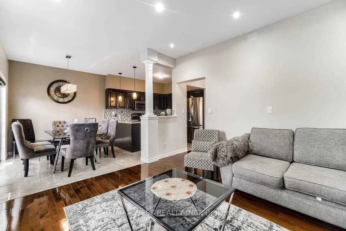 Photo 10 of 1200 Langley Circle, Oshawa, Pinecrest — HOMEH