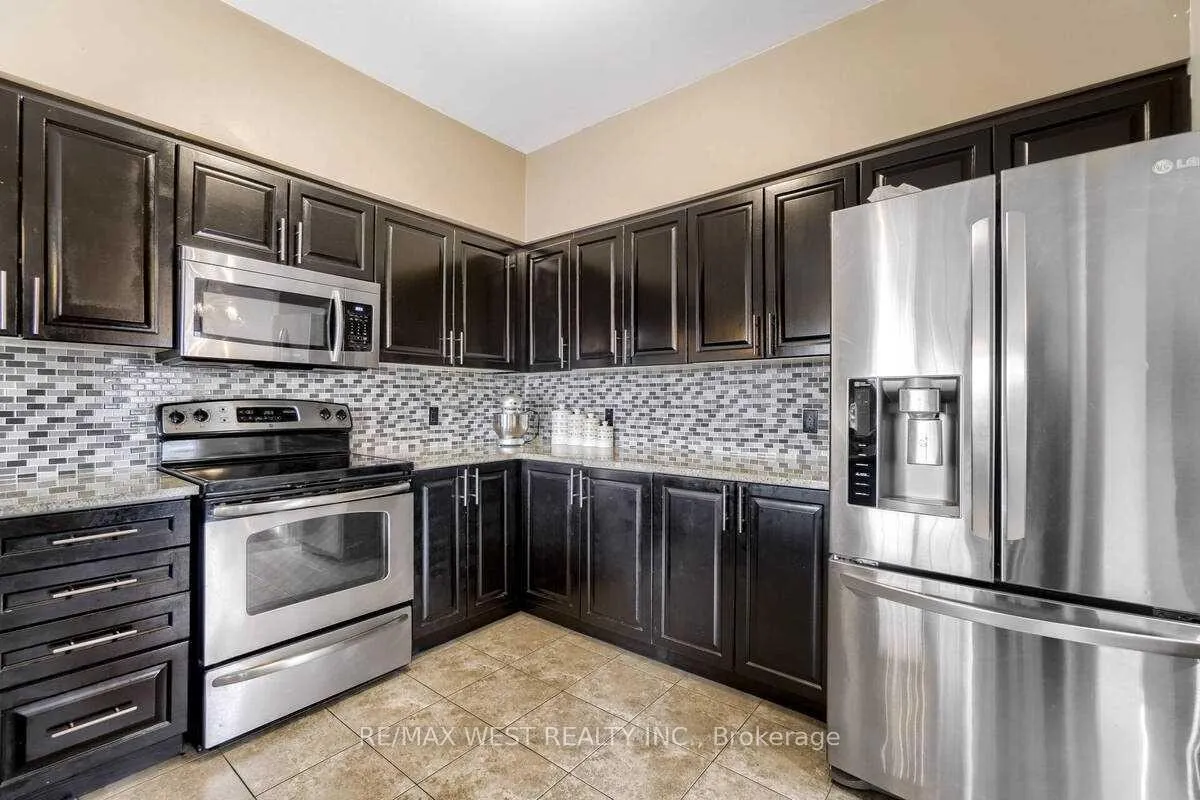 Photo 12 of 1200 Langley Circle, Oshawa, Pinecrest — HOMEH