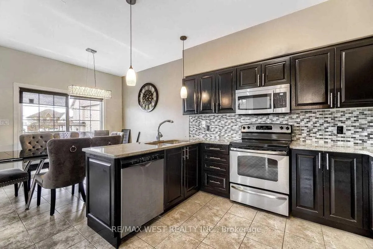 Photo 13 of 1200 Langley Circle, Oshawa, Pinecrest — HOMEH