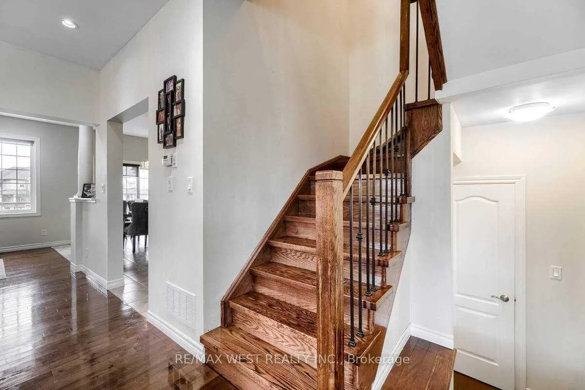 Photo 18 of 1200 Langley Circle, Oshawa, Pinecrest — HOMEH
