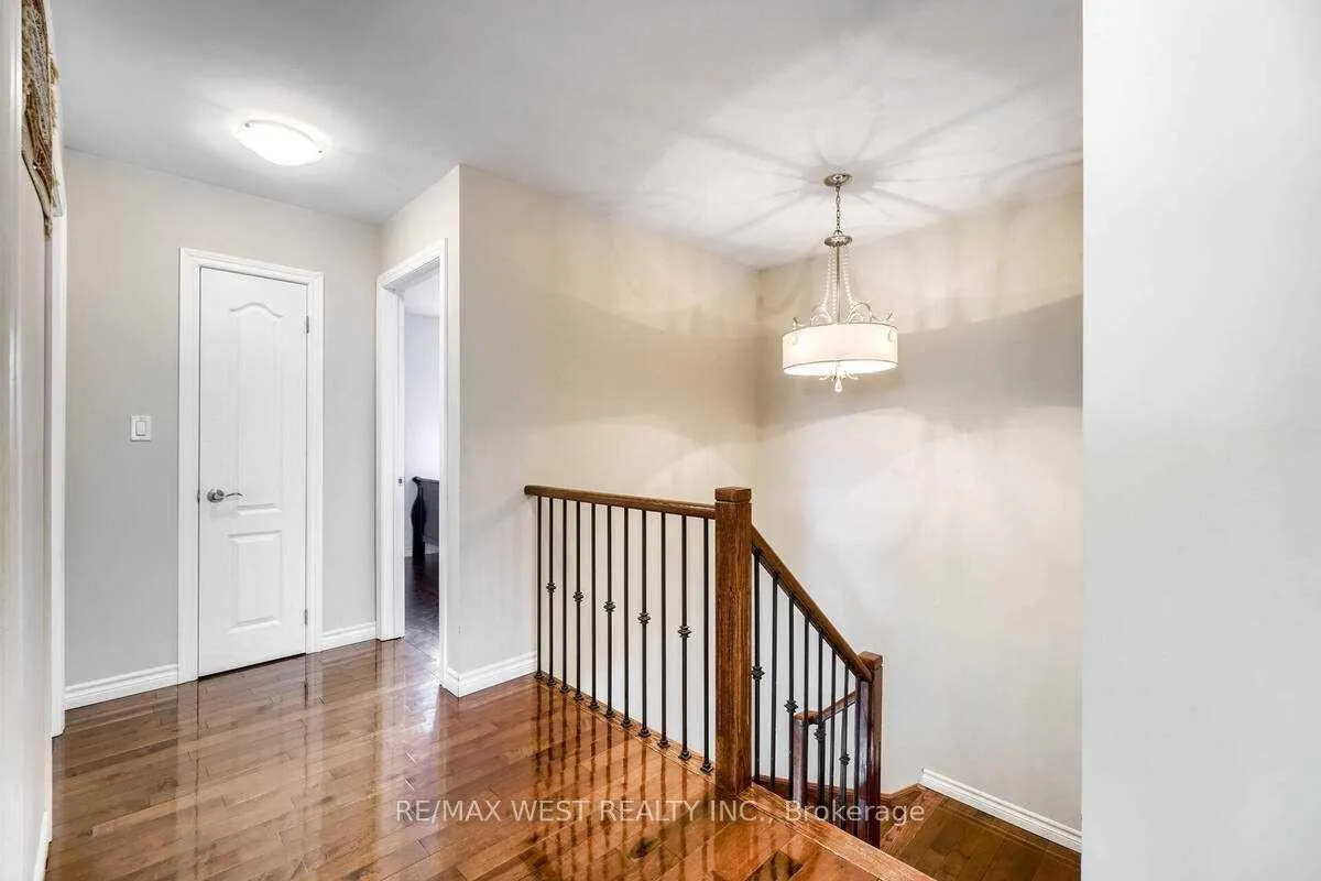 Photo 19 of 1200 Langley Circle, Oshawa, Pinecrest — HOMEH