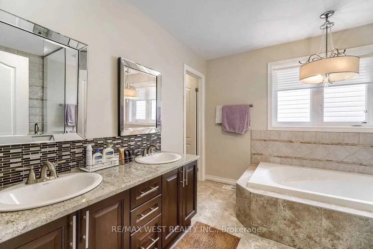 Photo 23 of 1200 Langley Circle, Oshawa, Pinecrest — HOMEH