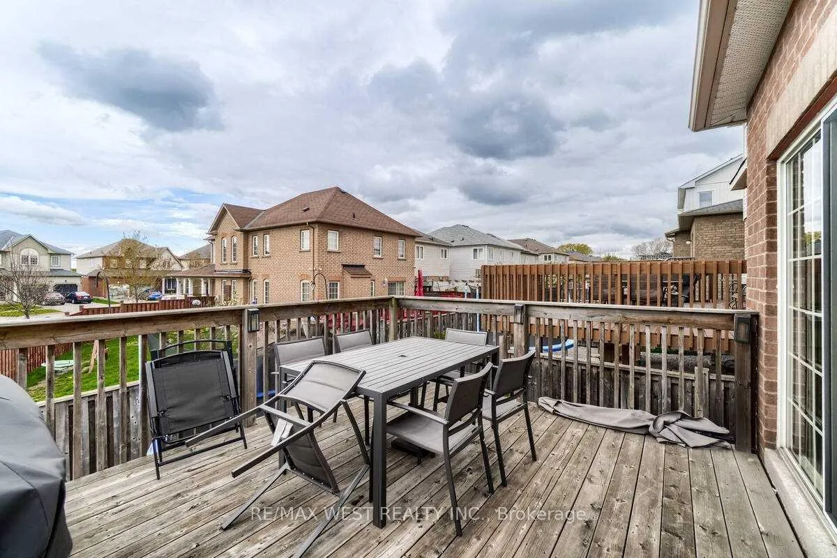 Photo 31 of 1200 Langley Circle, Oshawa, Pinecrest — HOMEH