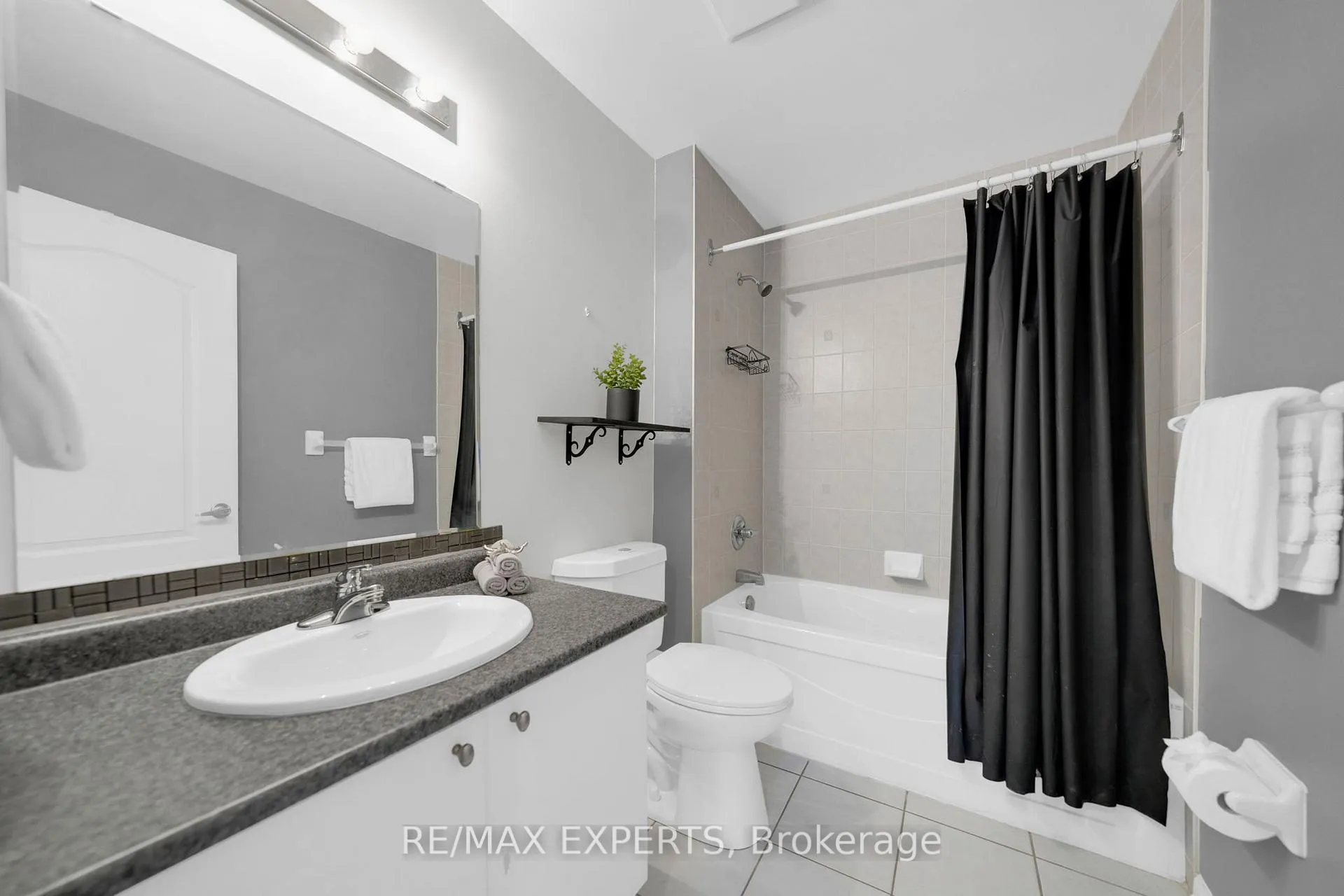 Photo 37 of 1 Nunn Crescent, New Tecumseth, Alliston — HOMEH