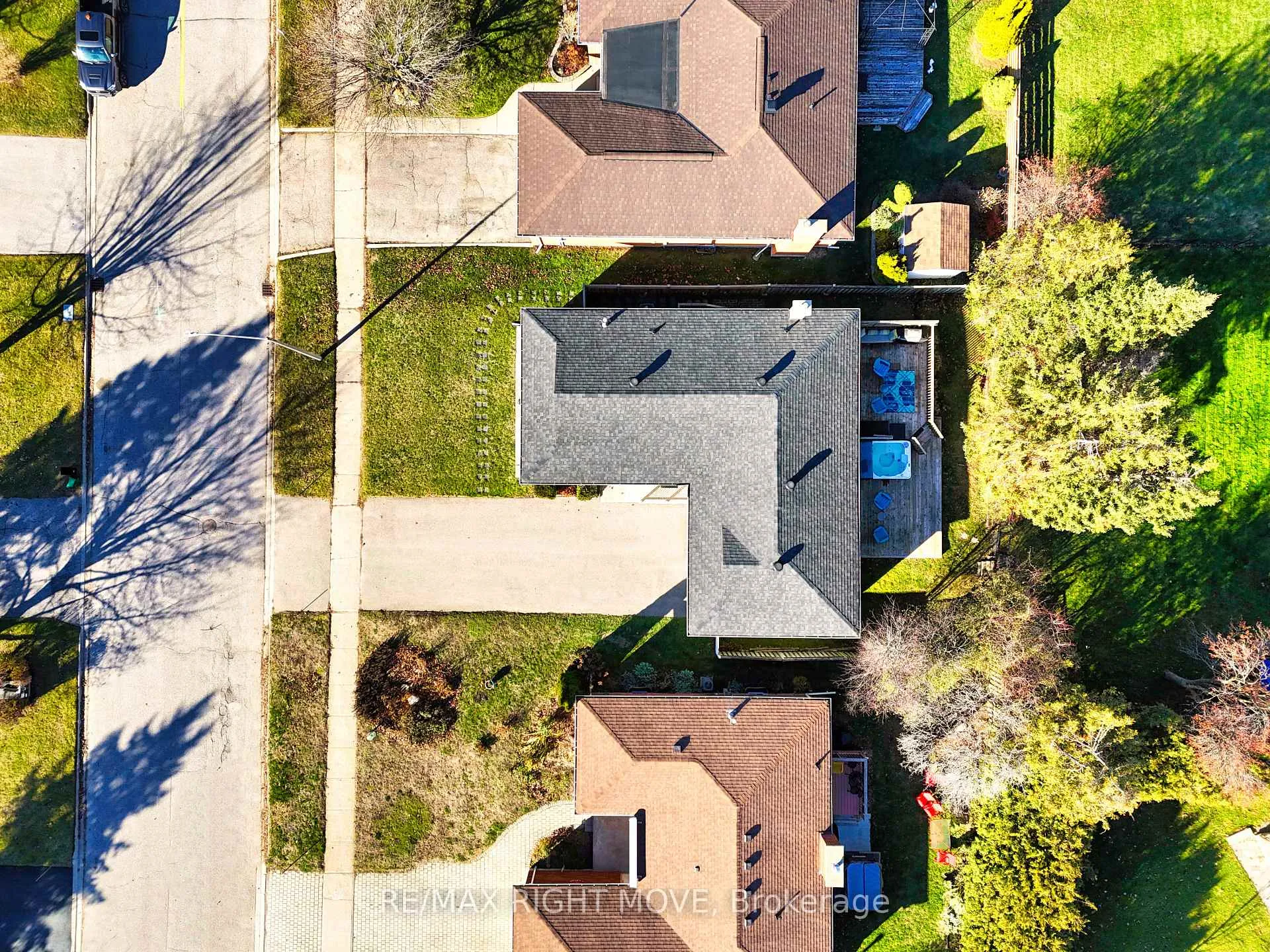 Photo 4 of 6 Lindsay Crescent, Orillia — HOMEH