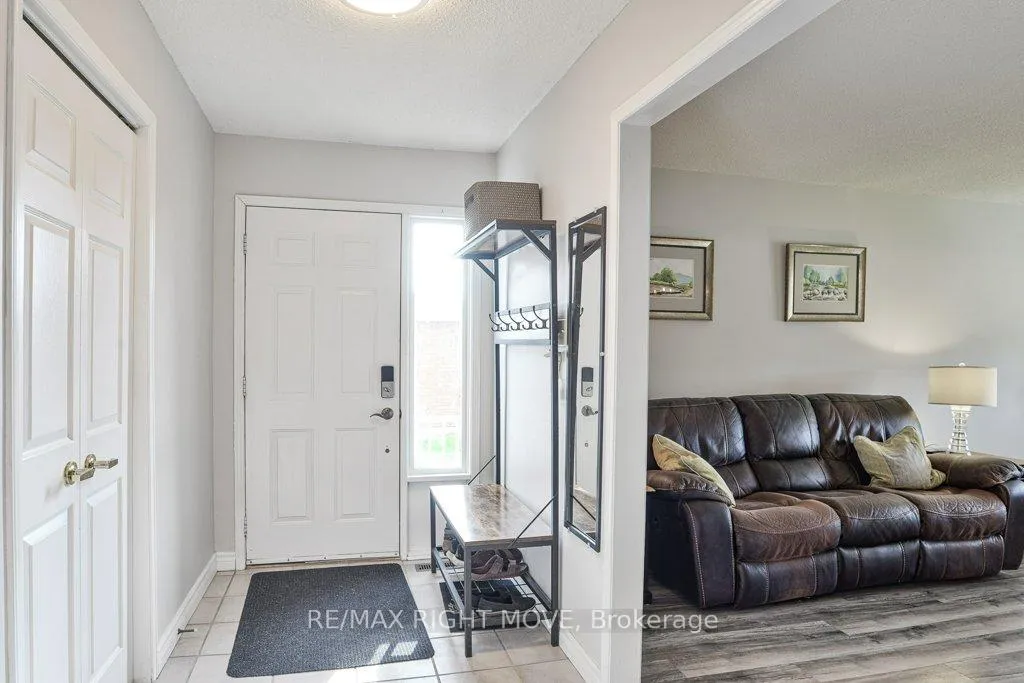 Photo 10 of 6 Lindsay Crescent, Orillia — HOMEH